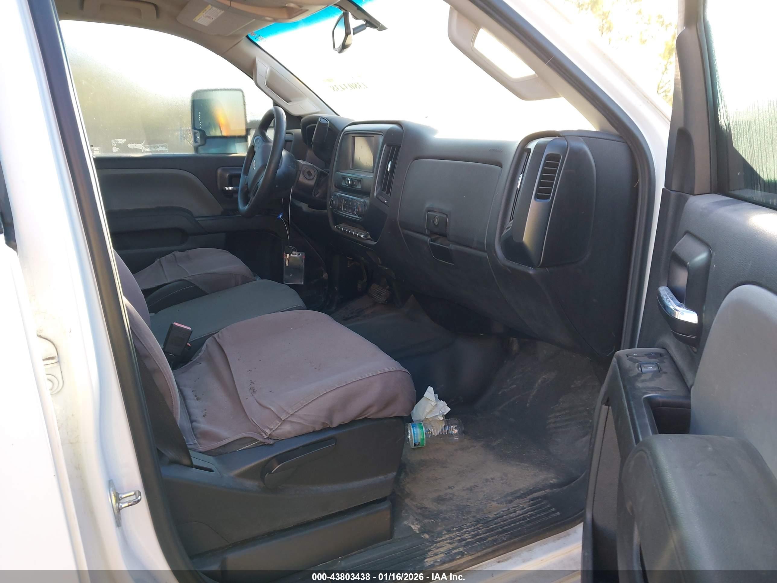 CHEVROLET SILVERADO image 5