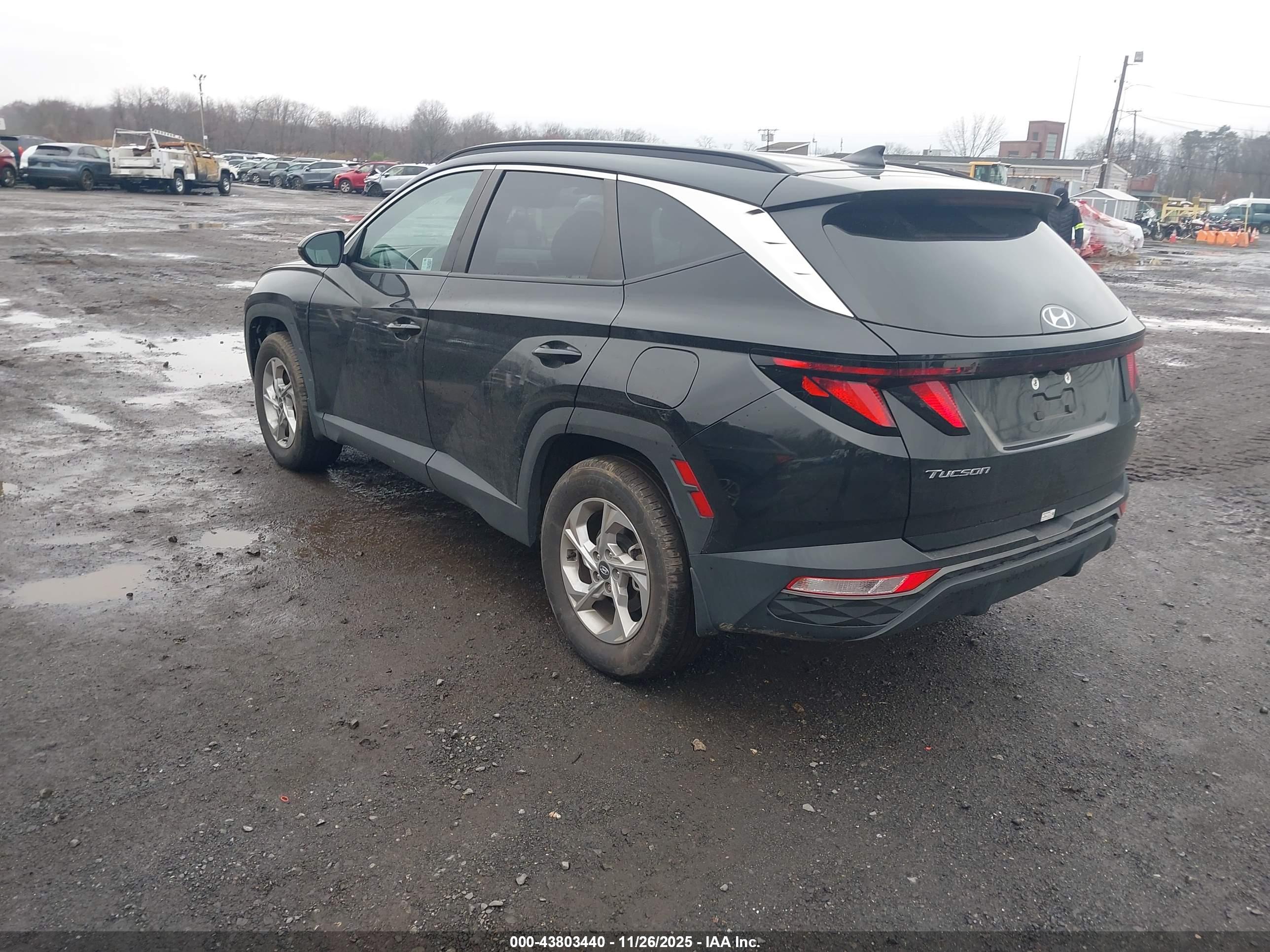 HYUNDAI TUCSON image 3