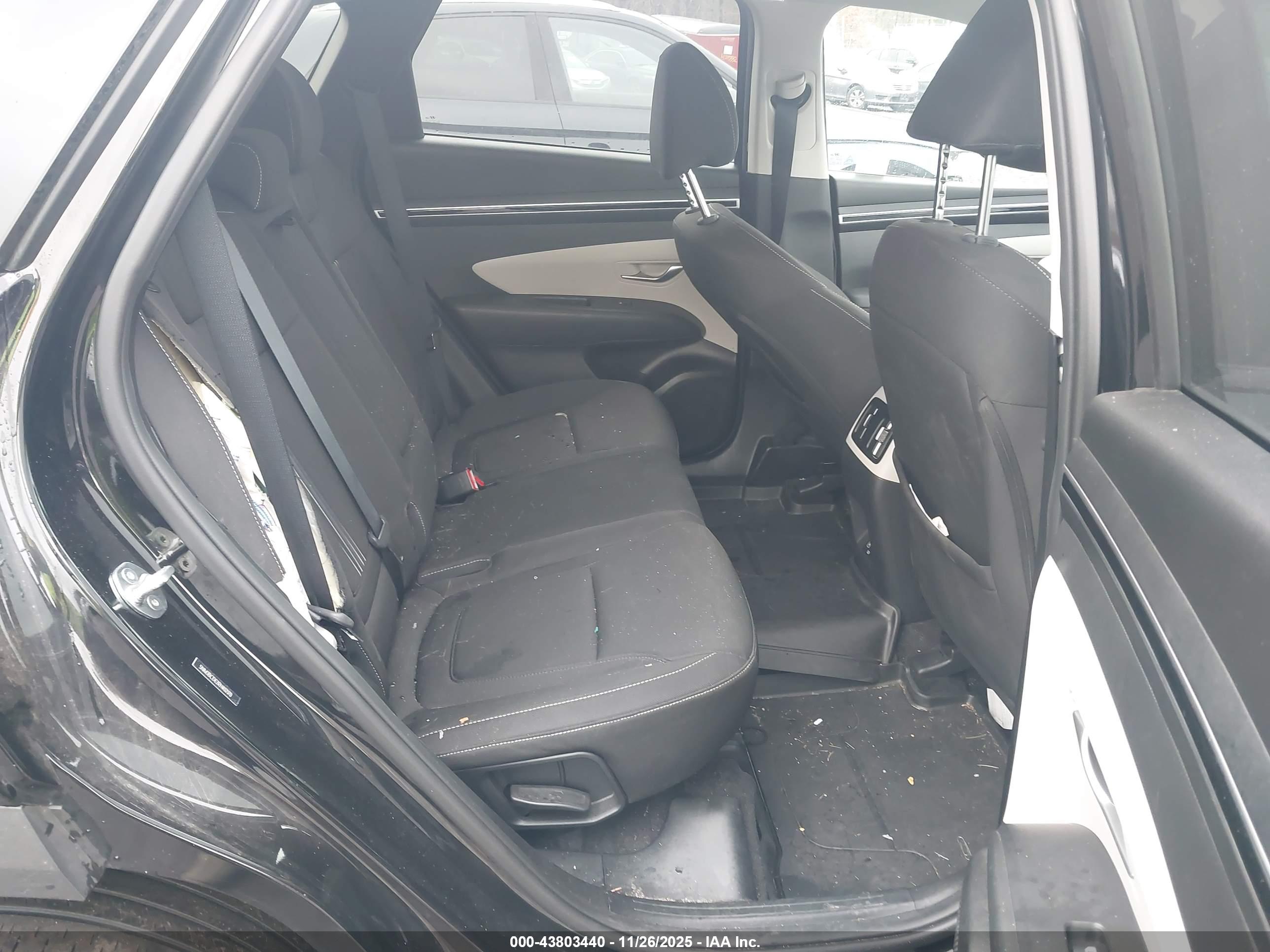 HYUNDAI TUCSON image 8