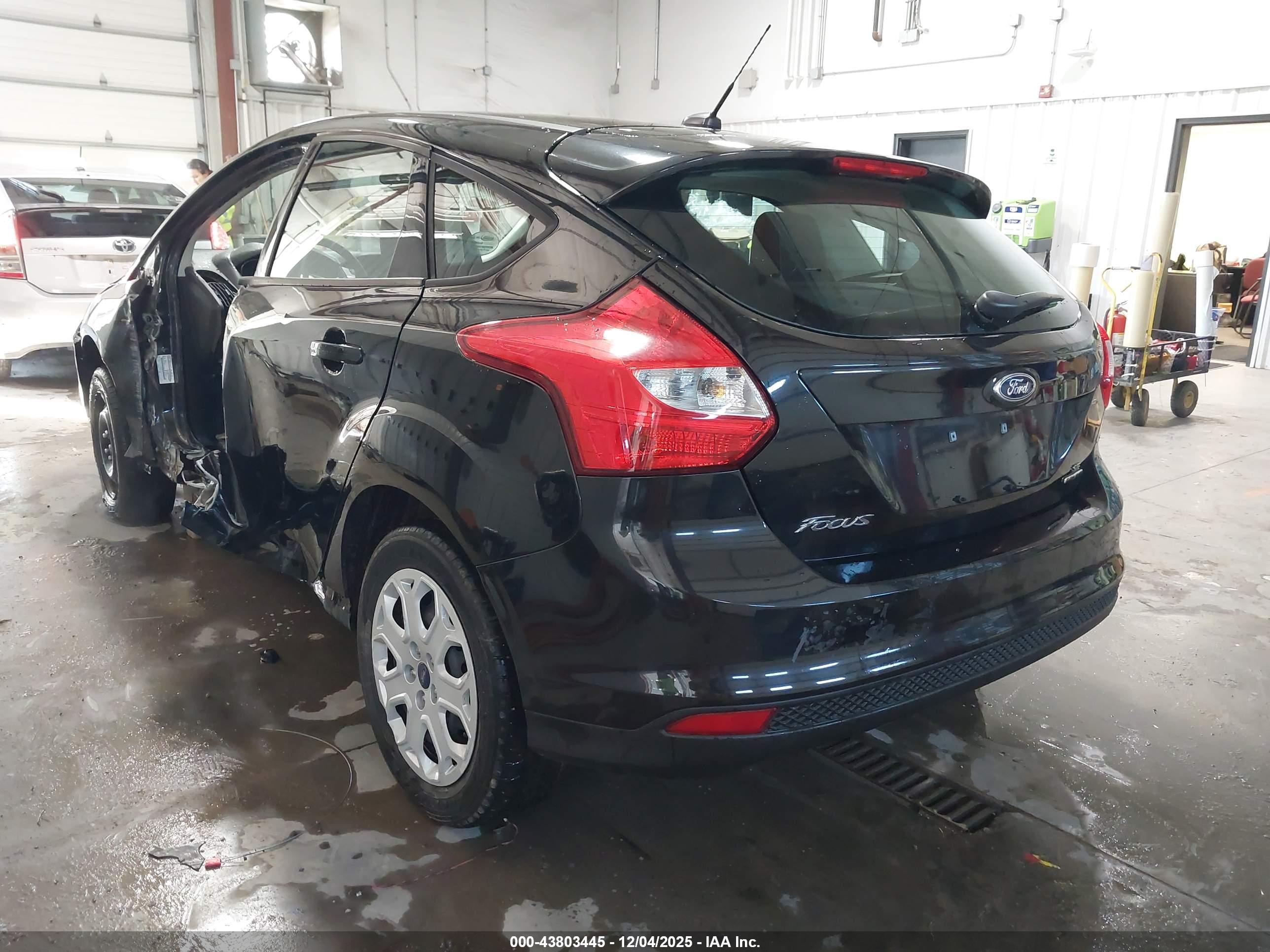 FORD FOCUS image 3