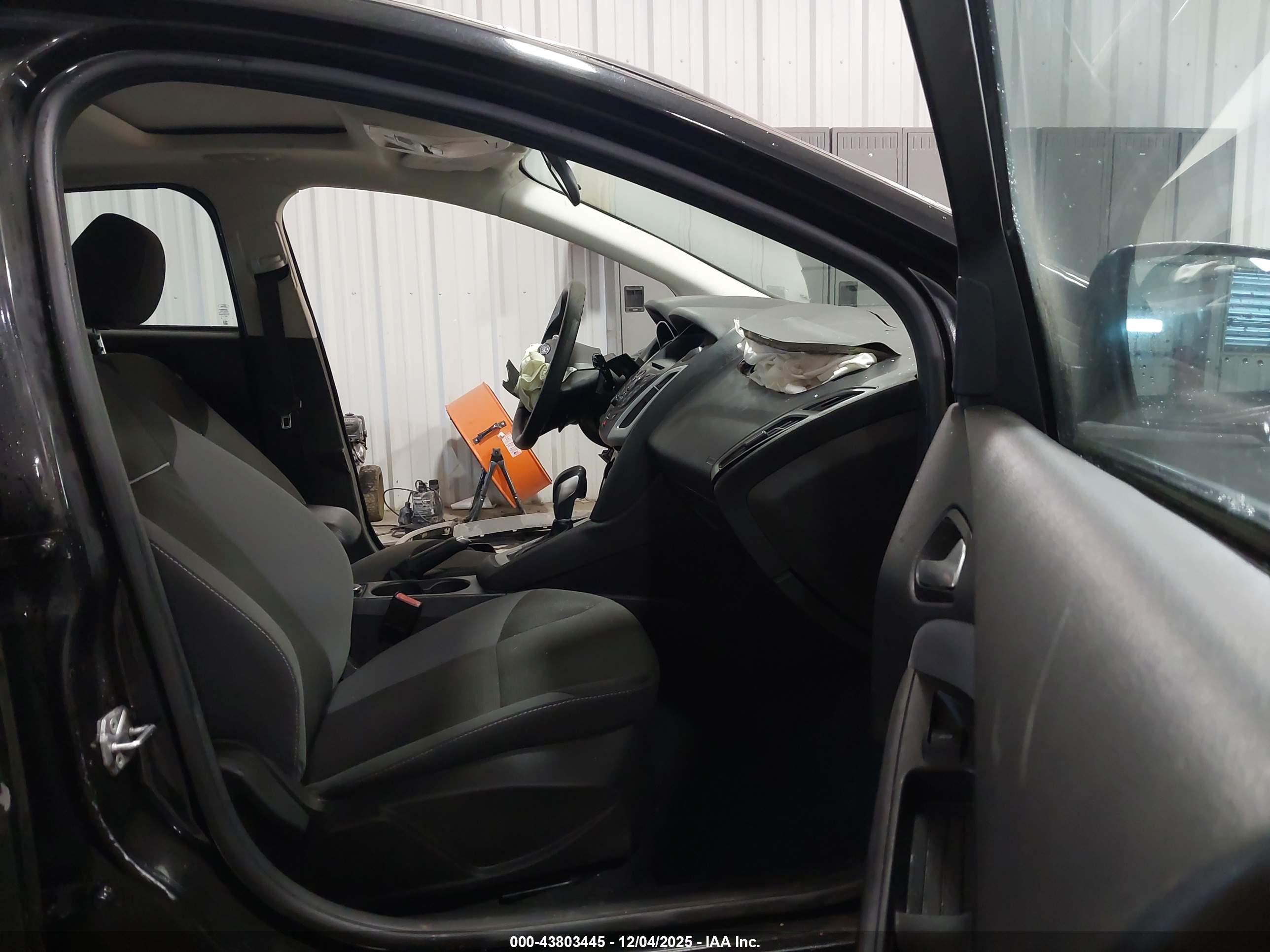 FORD FOCUS image 5