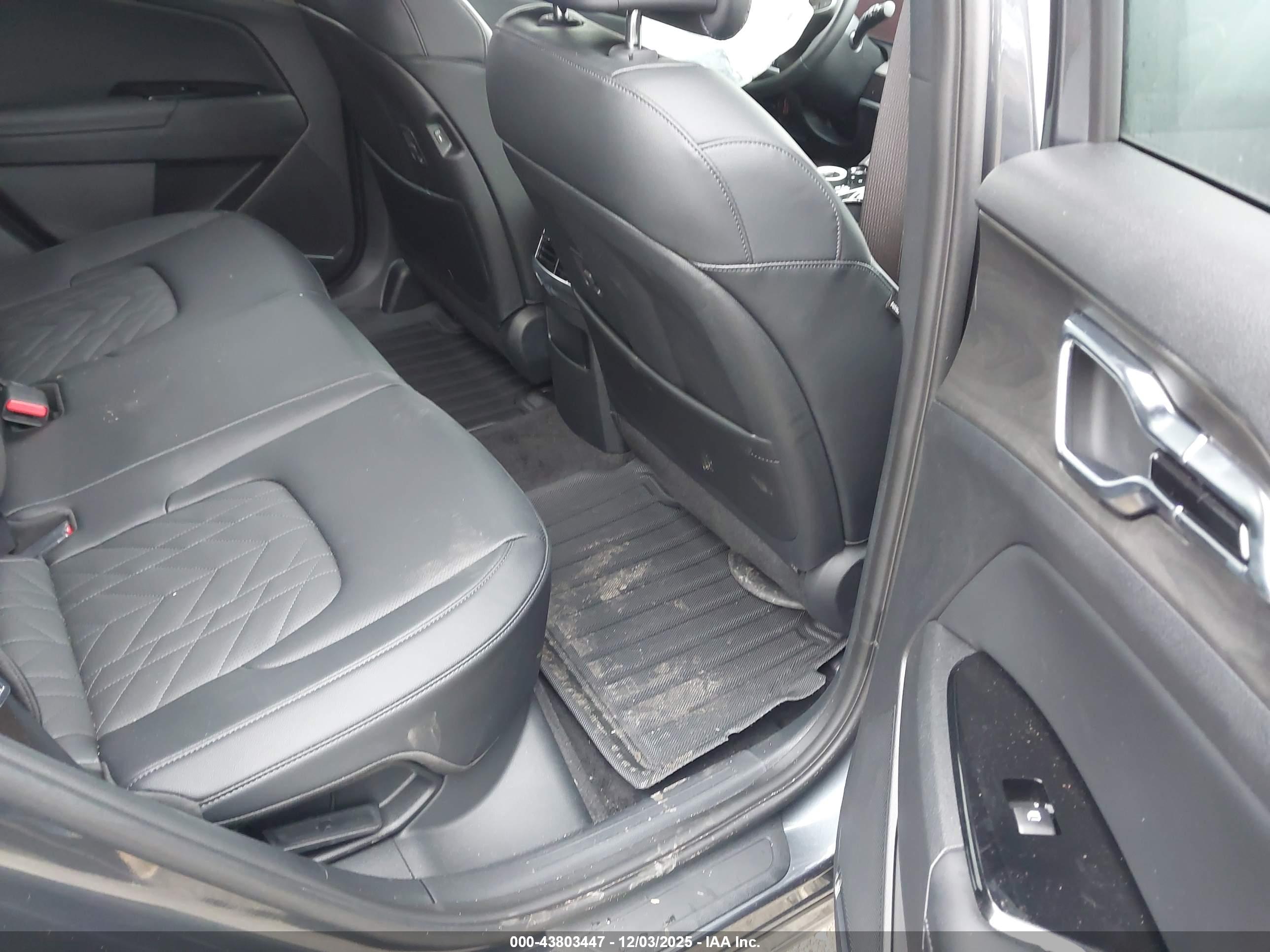 KIA SPORTAGE image 8