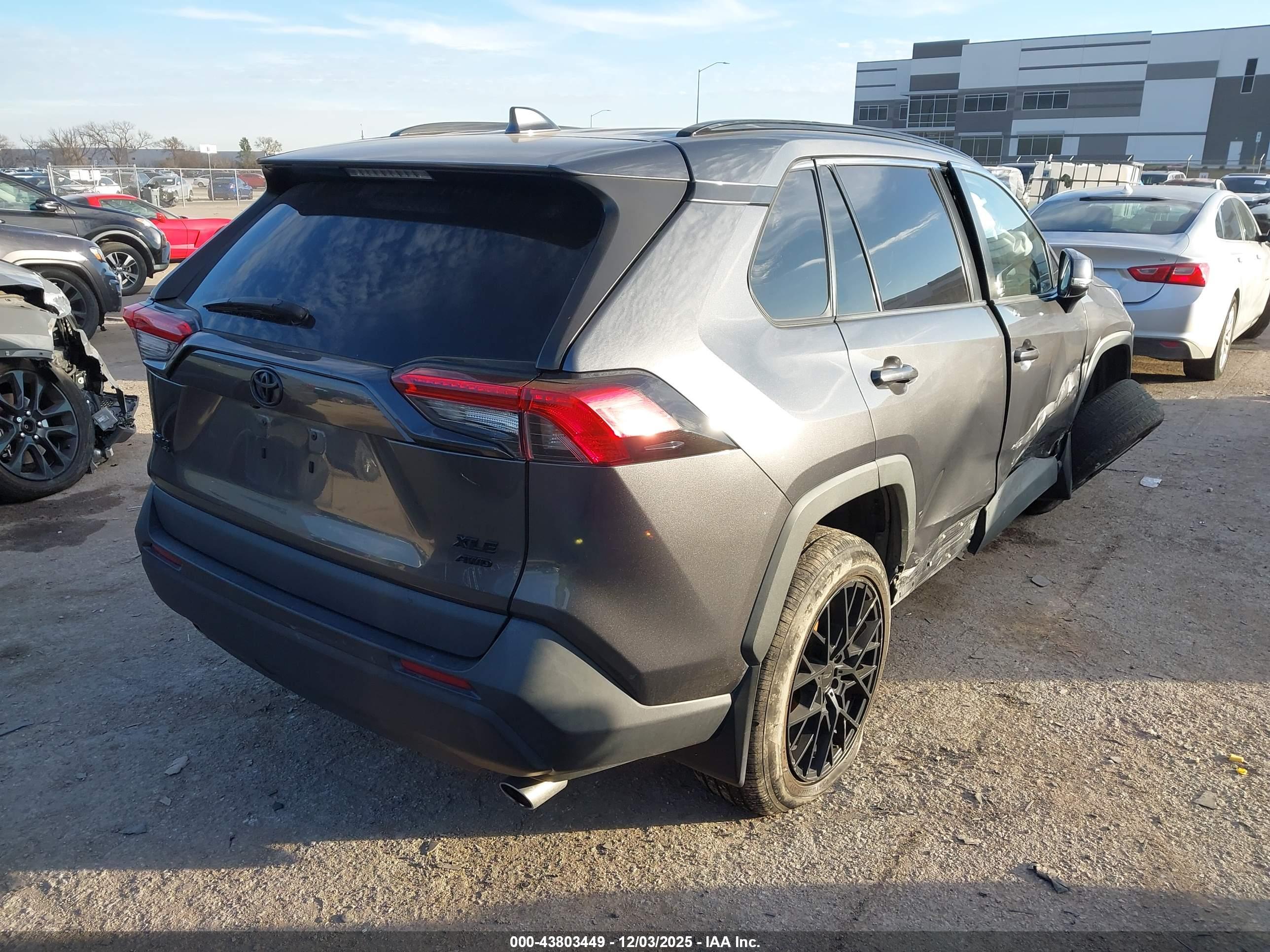 TOYOTA RAV4 image 4