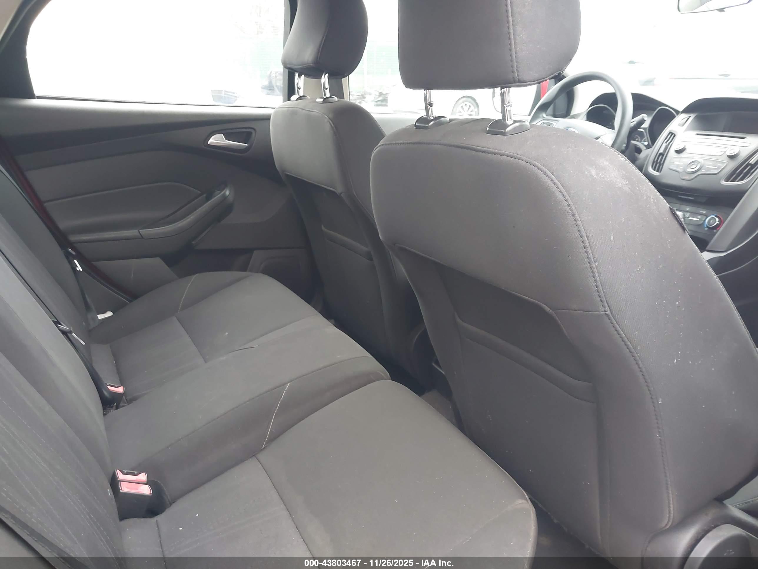 FORD FOCUS image 8