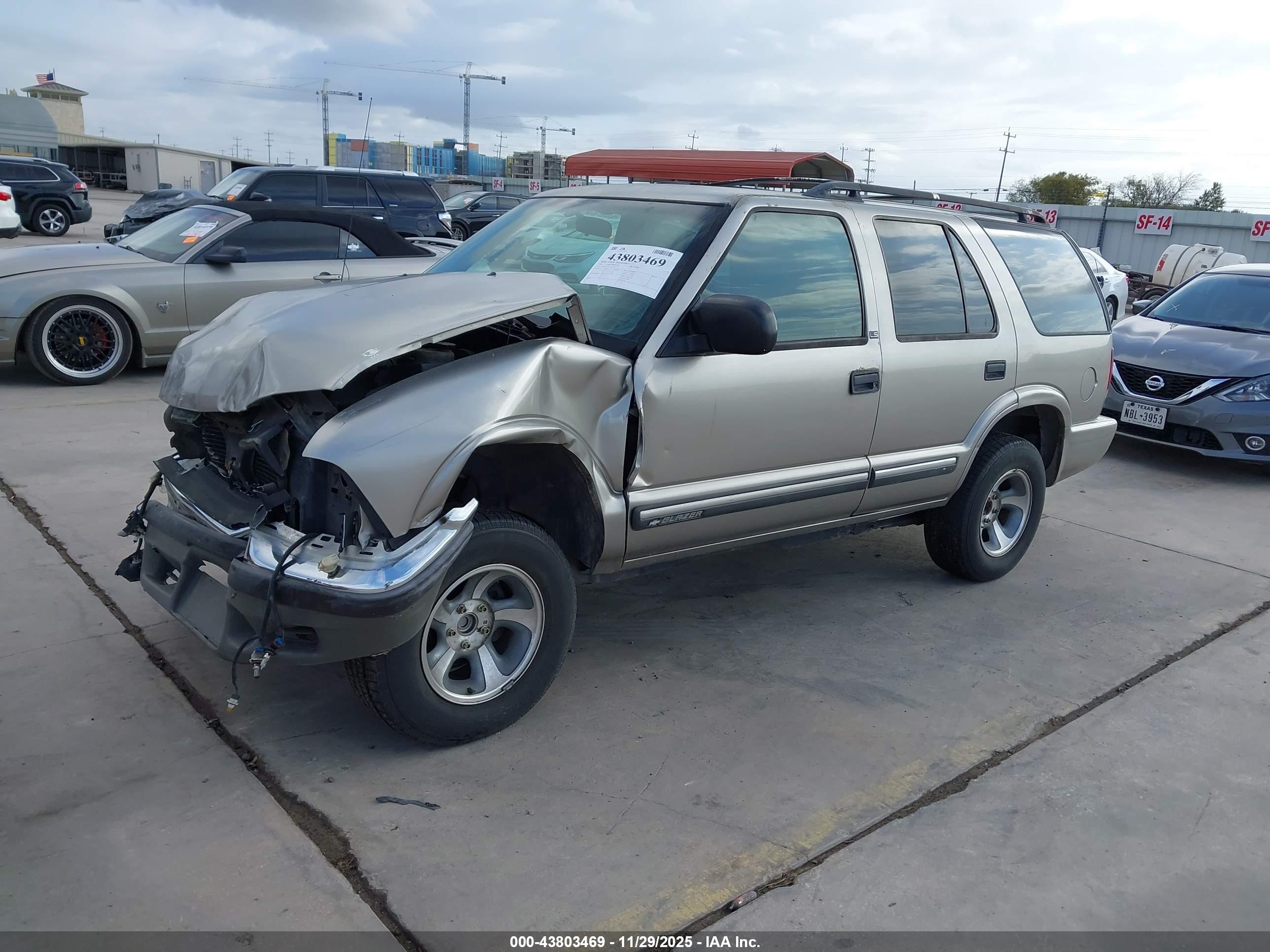 CHEVROLET BLAZER image 2