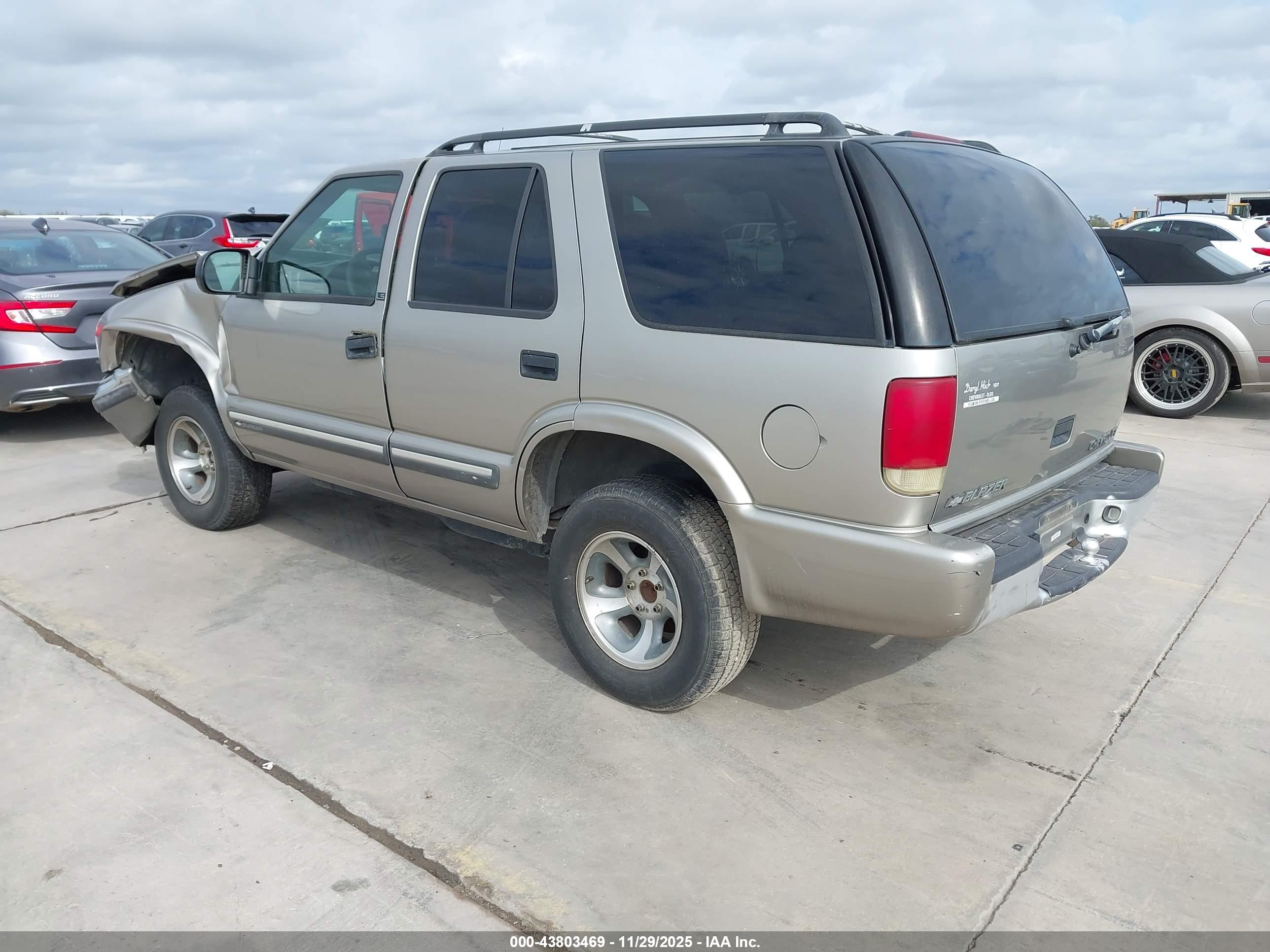 CHEVROLET BLAZER image 3