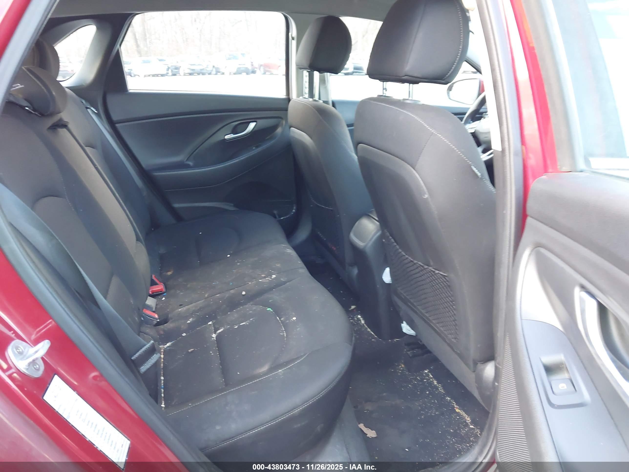 HYUNDAI ELANTRA image 8