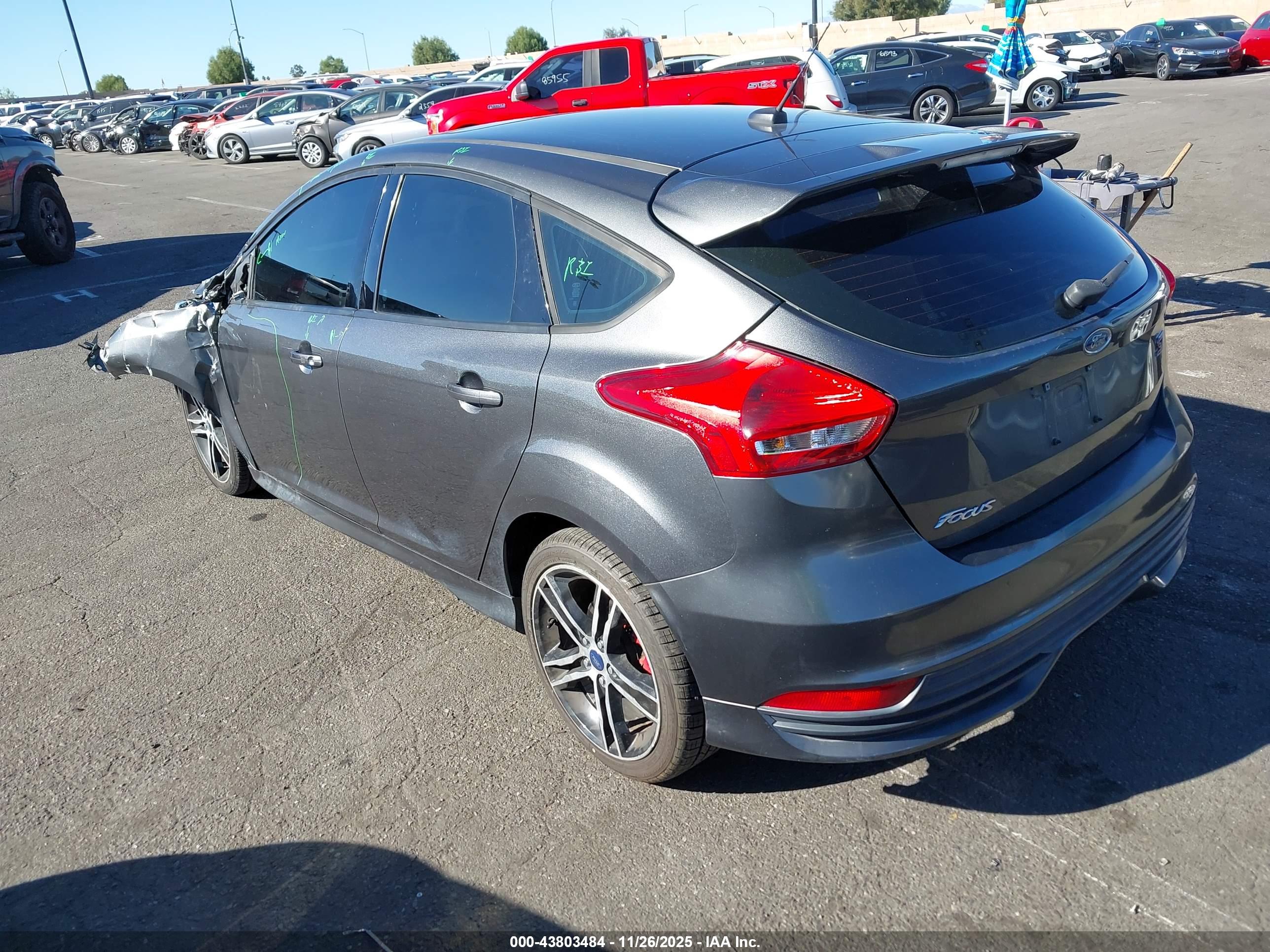 FORD FOCUS image 3
