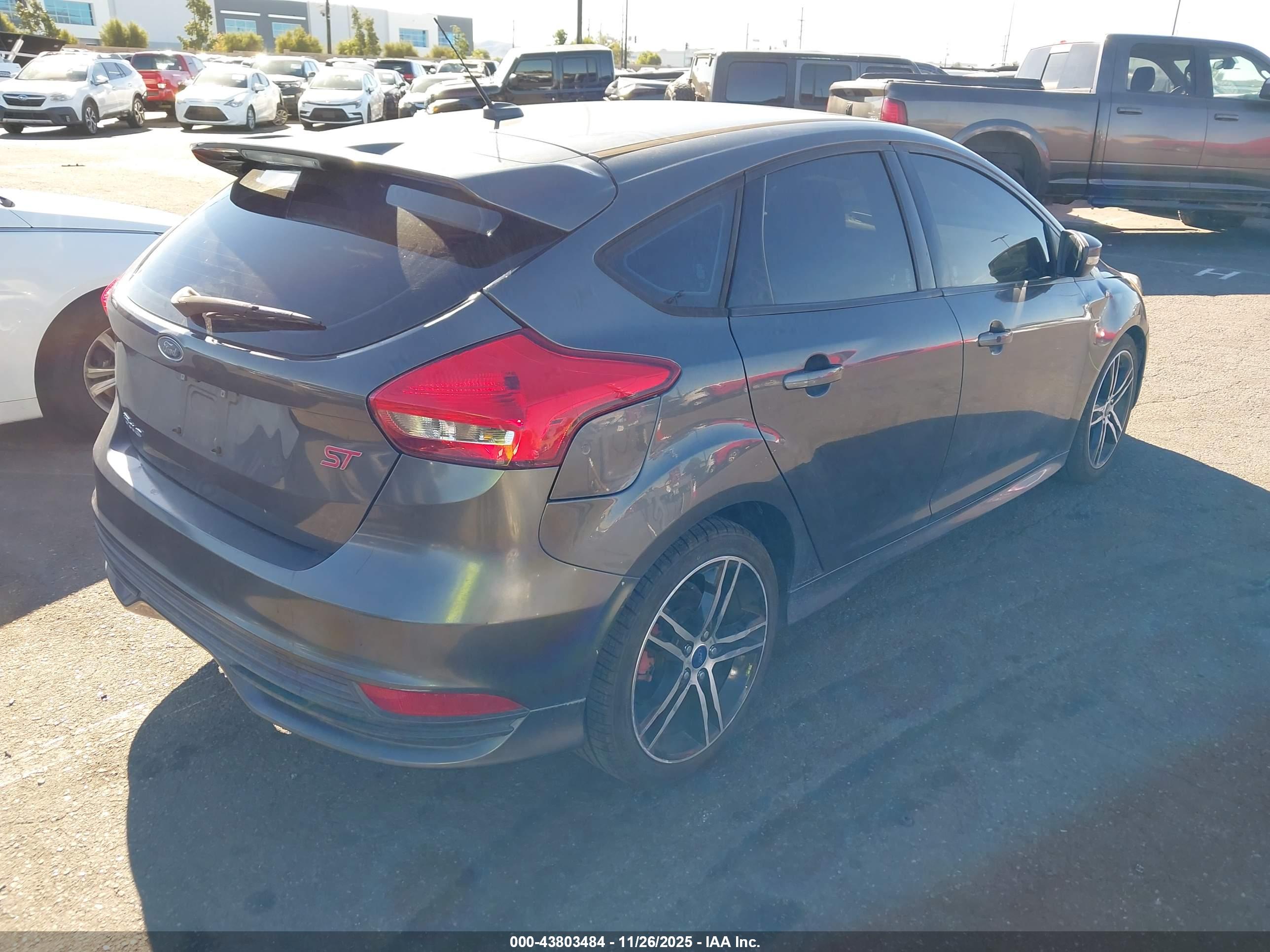 FORD FOCUS image 4
