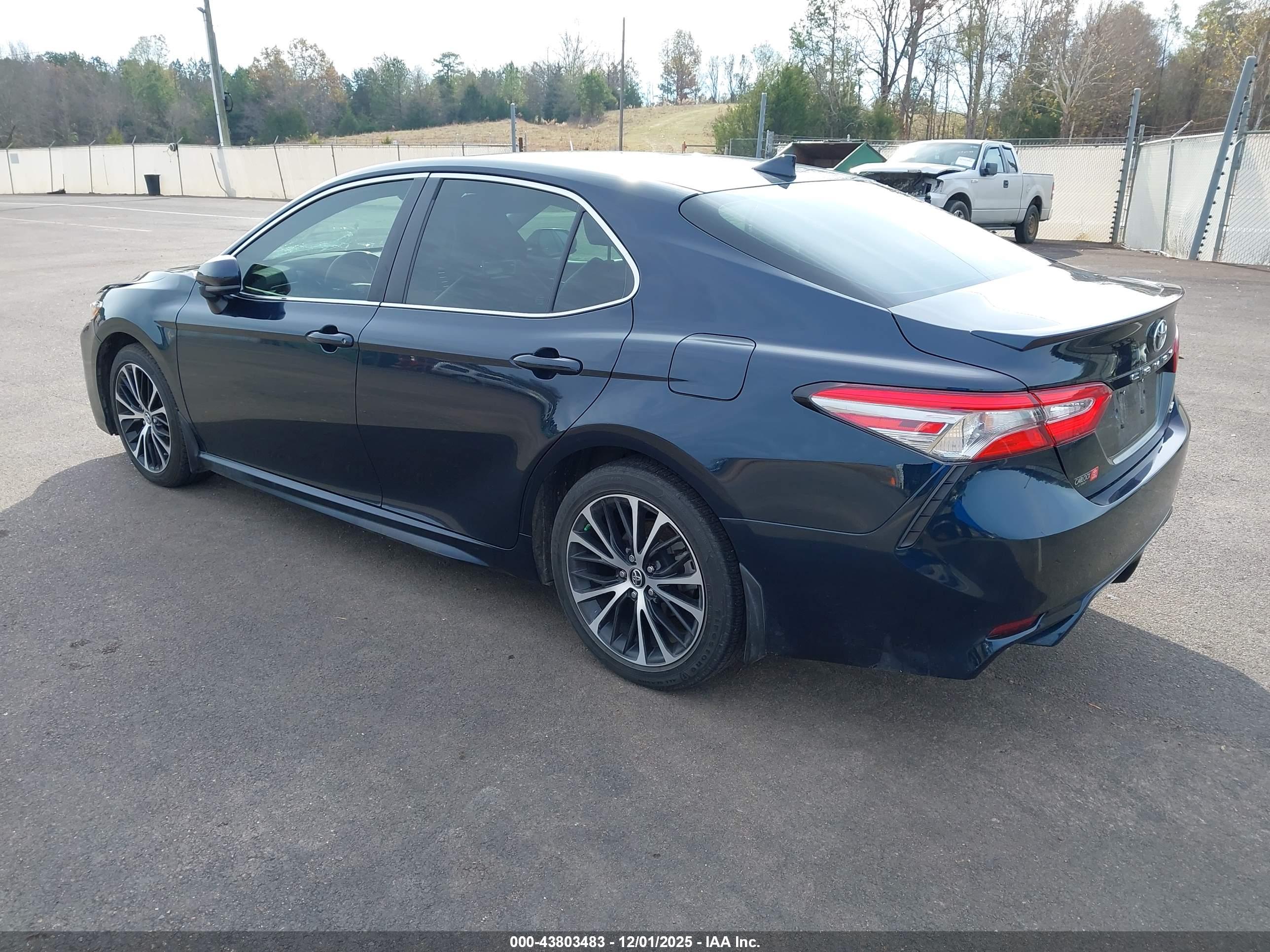 TOYOTA CAMRY image 3