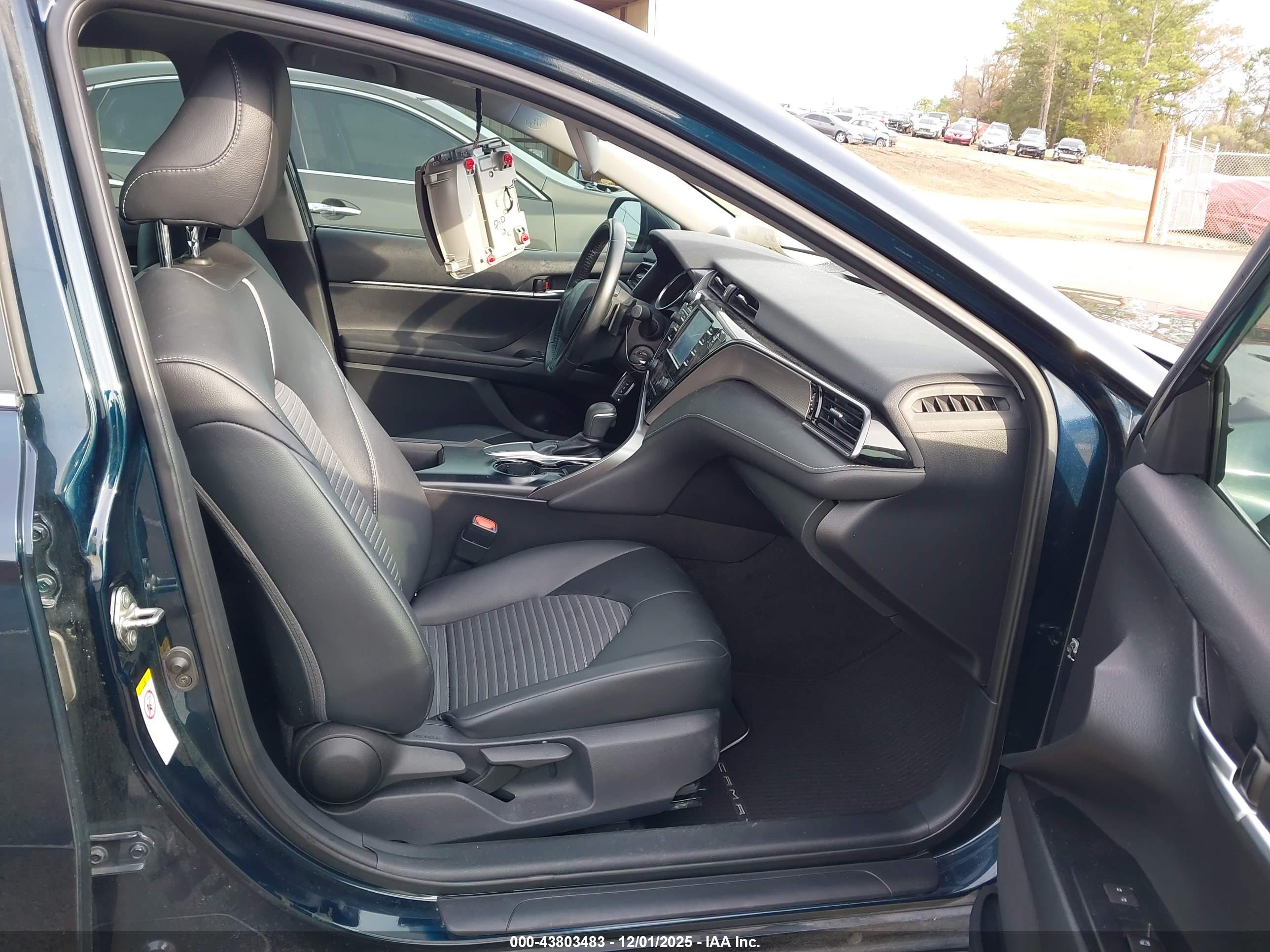 TOYOTA CAMRY image 5