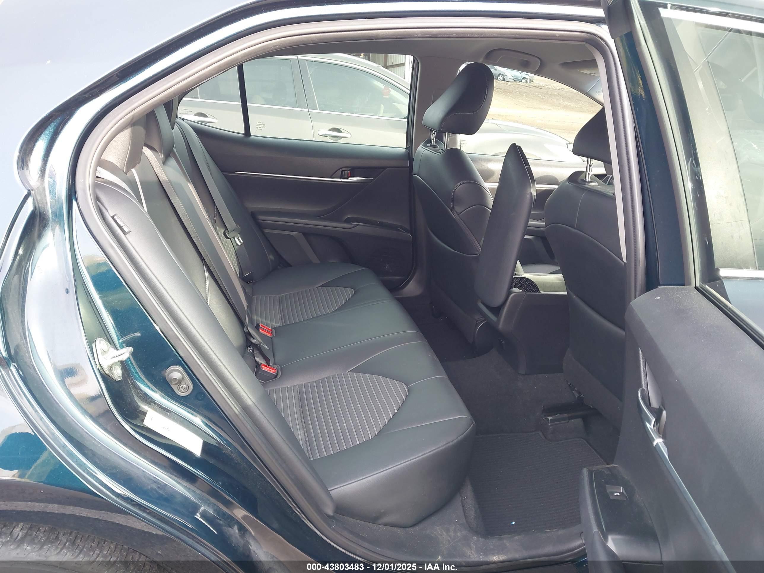 TOYOTA CAMRY image 8