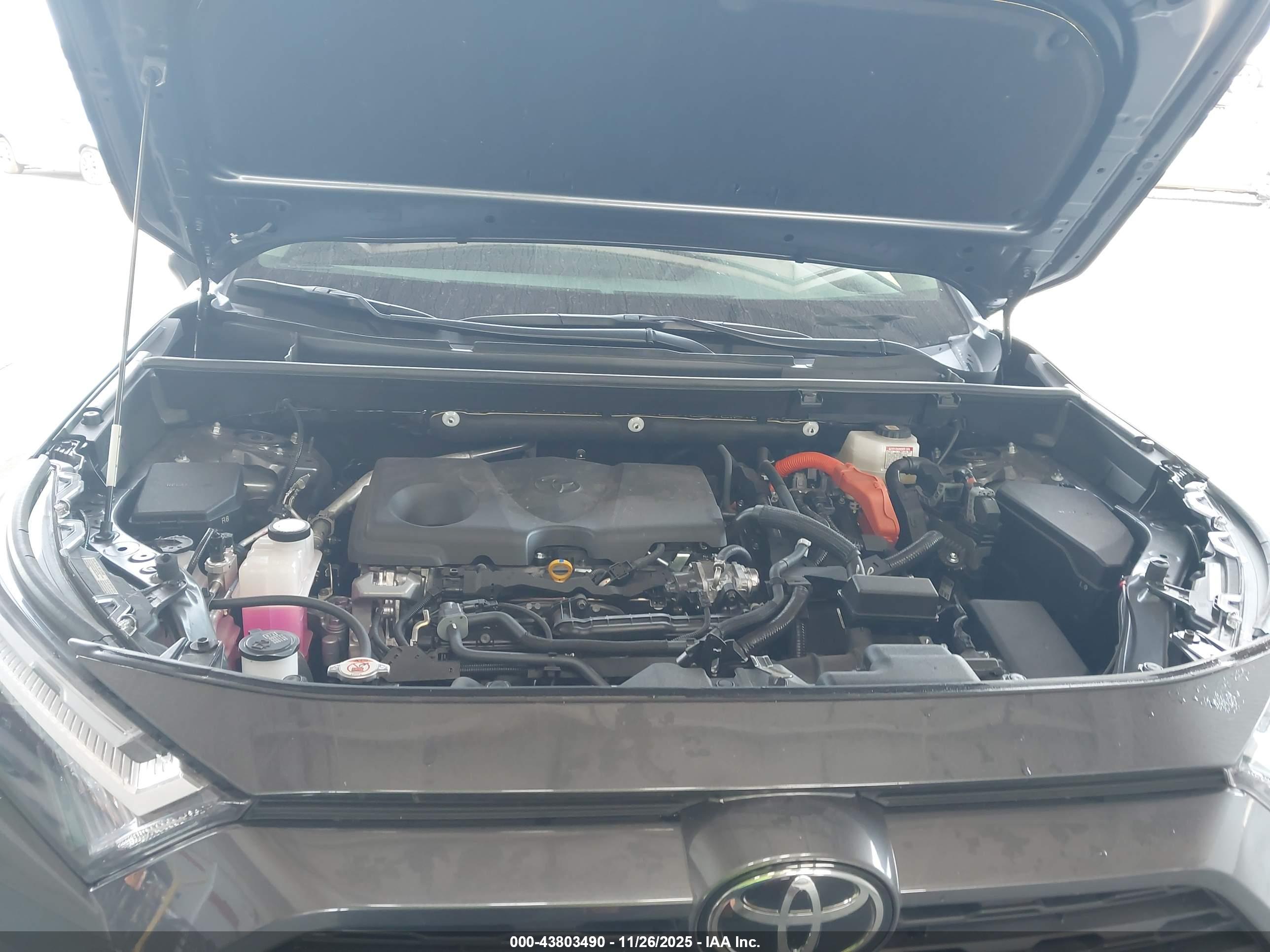 TOYOTA RAV4 image 10