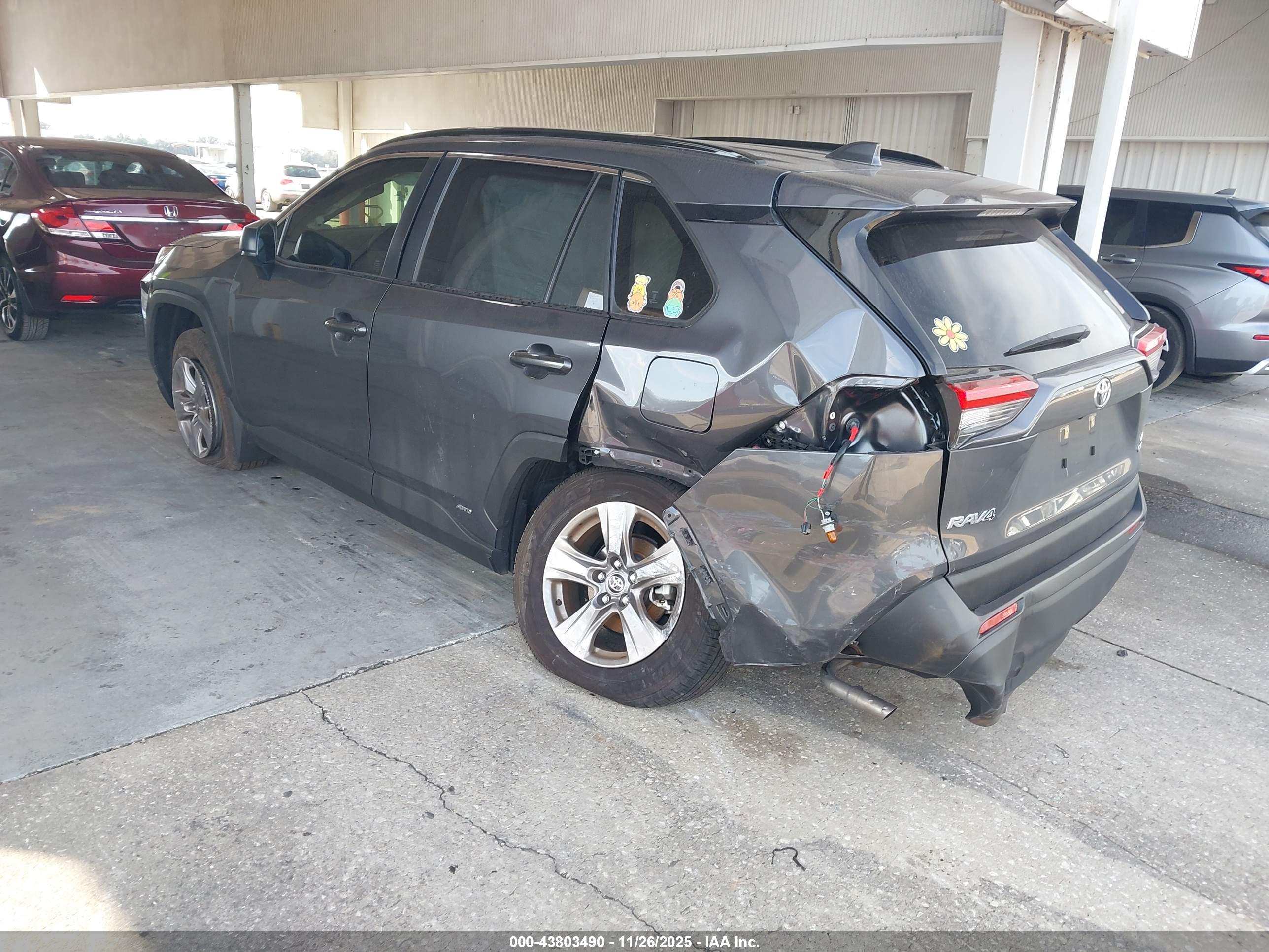 TOYOTA RAV4 image 3