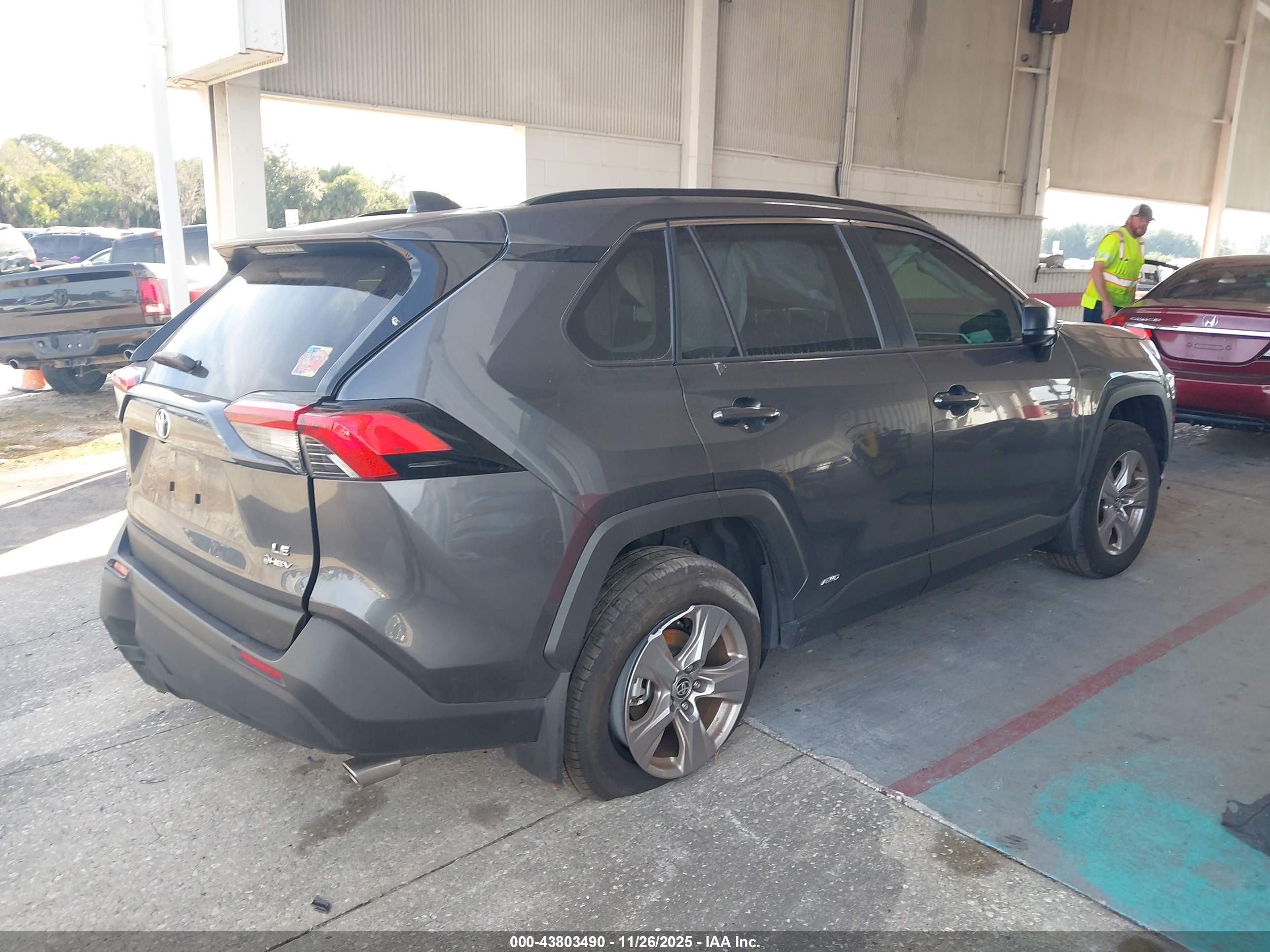 TOYOTA RAV4 image 4