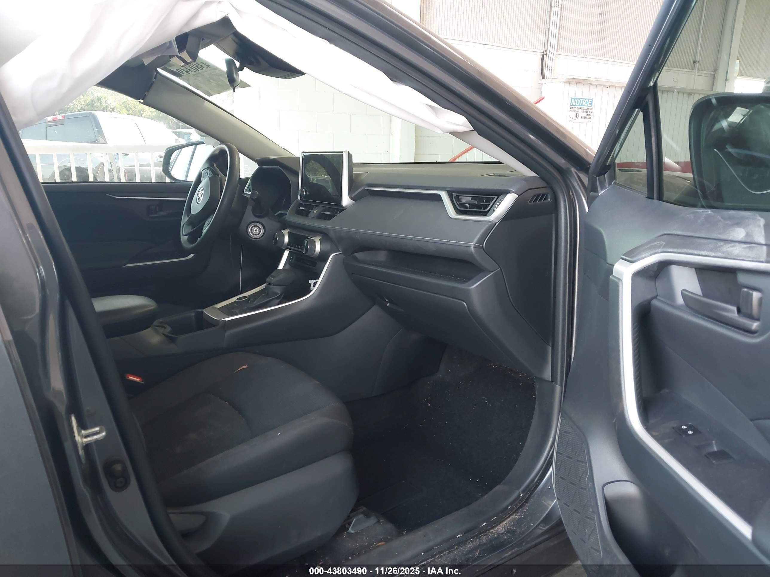 TOYOTA RAV4 image 5