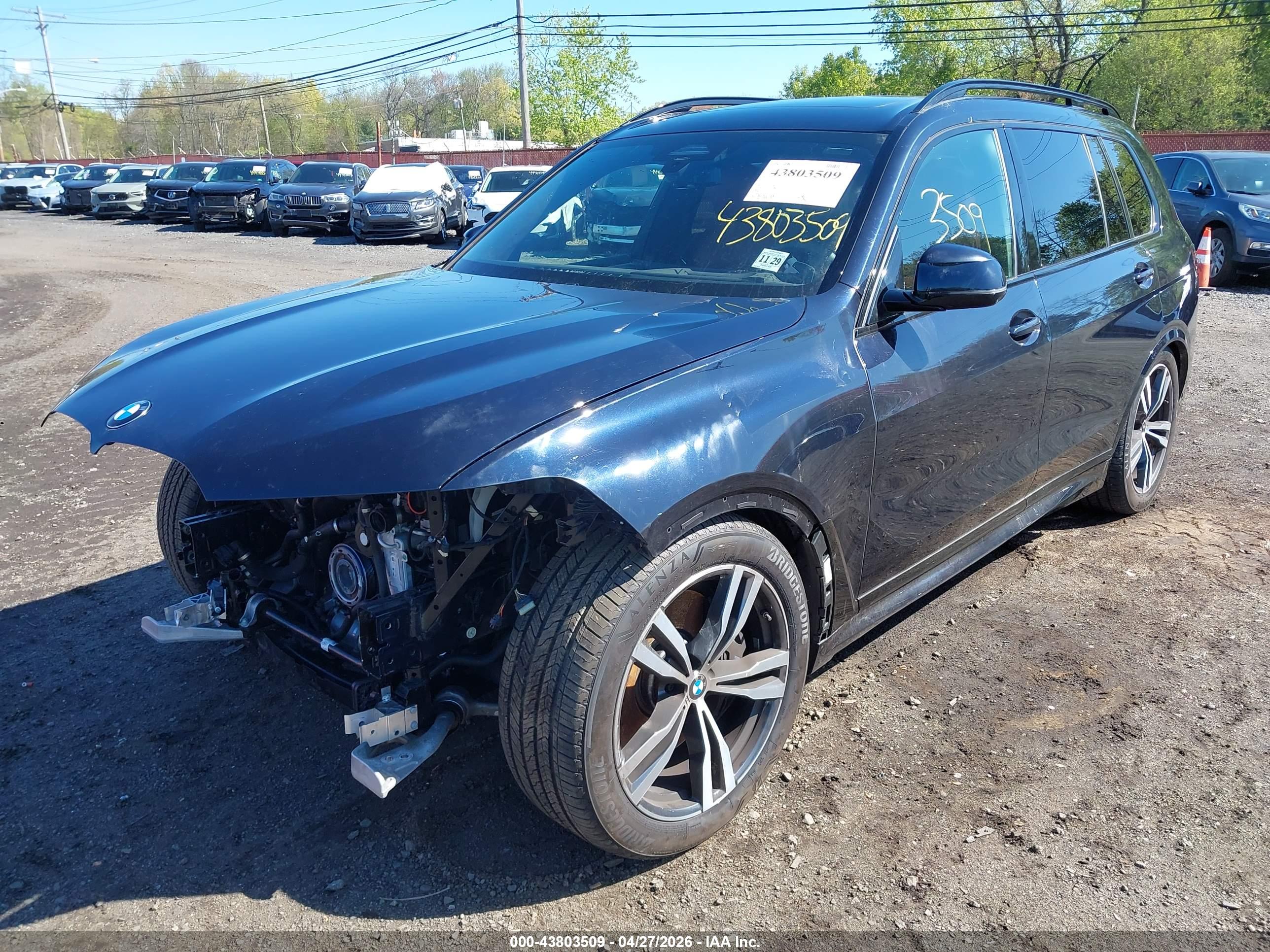BMW X7 image 2