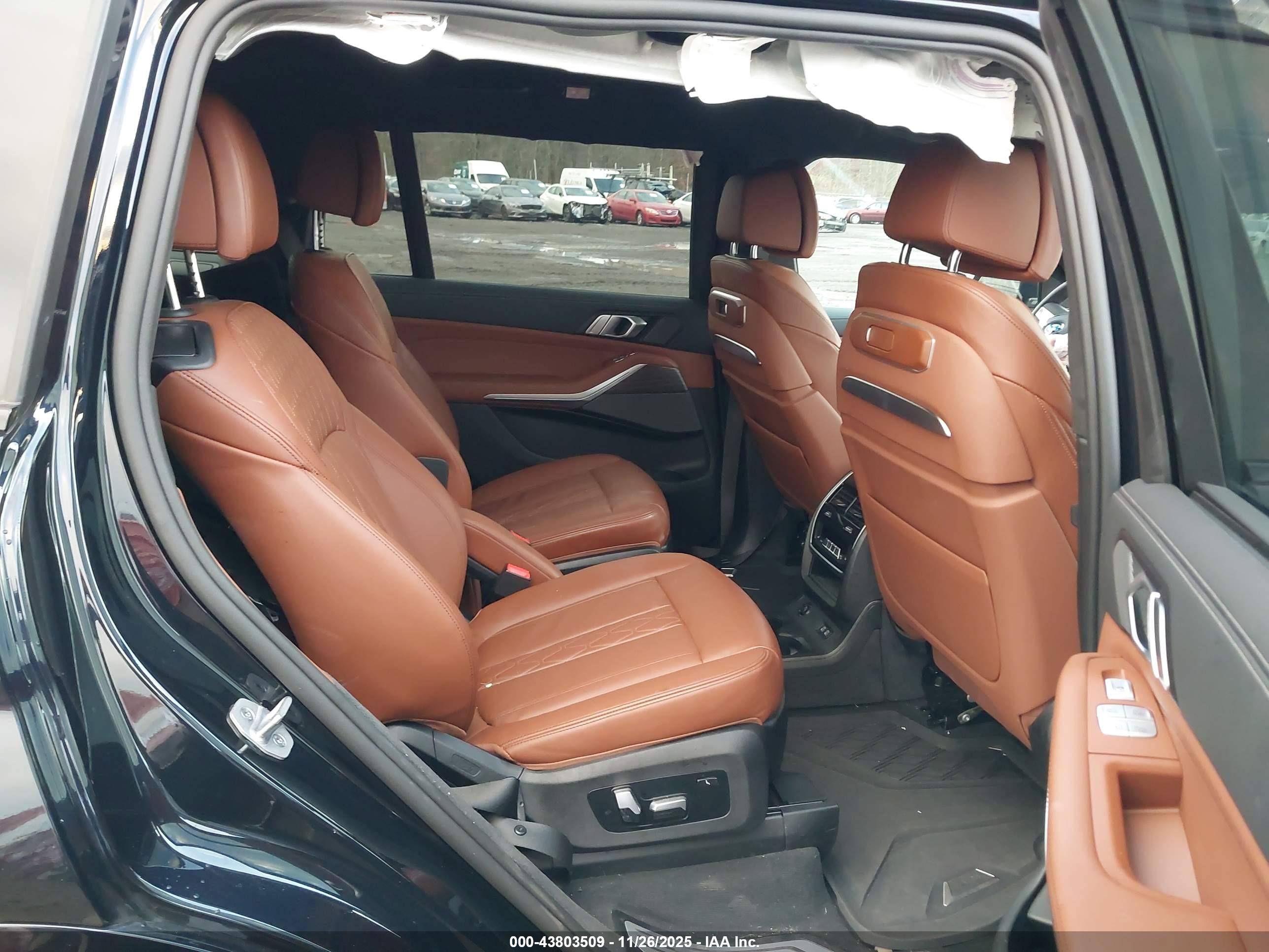 BMW X7 image 8