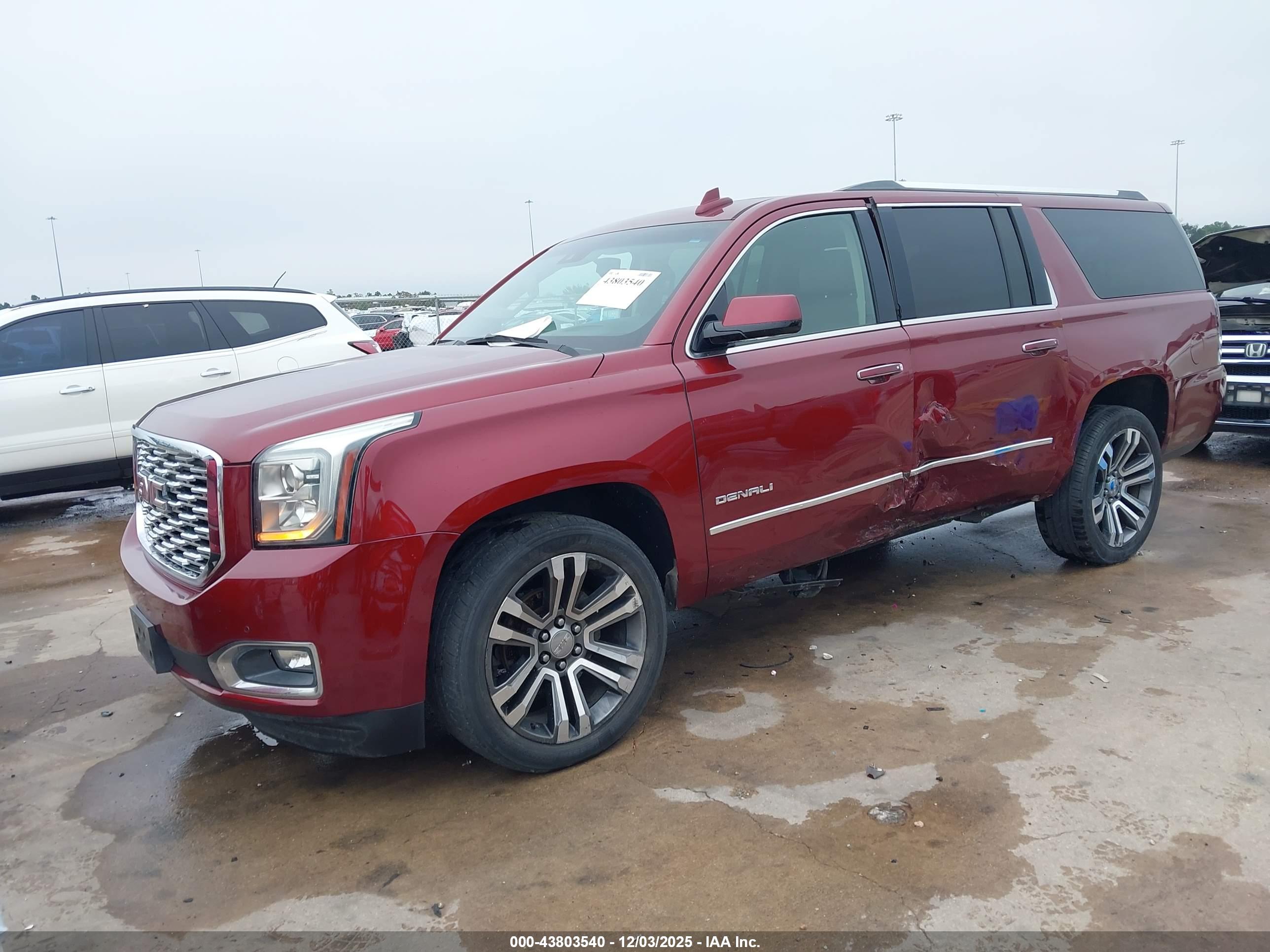 GMC YUKON image 2