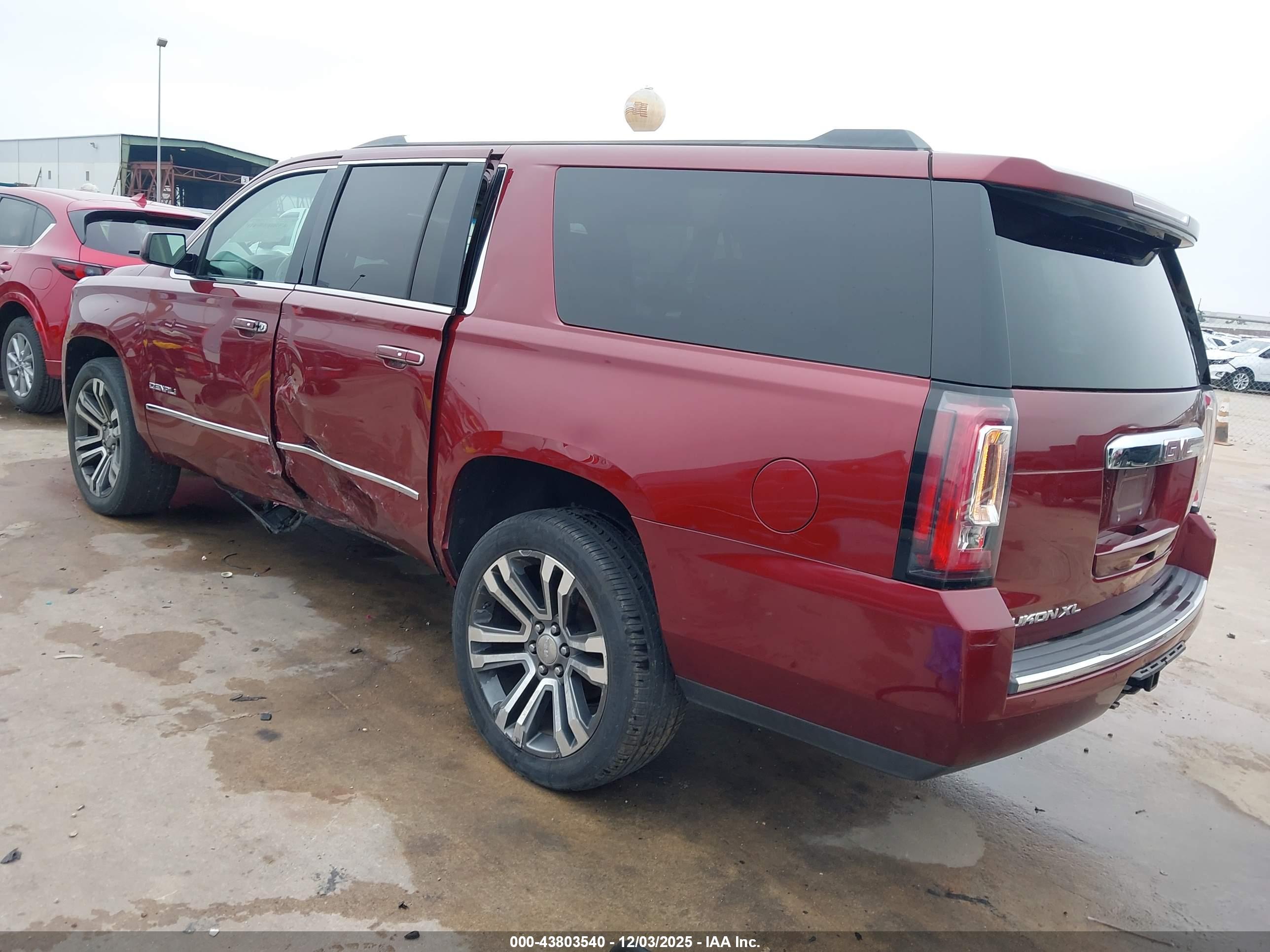 GMC YUKON image 3