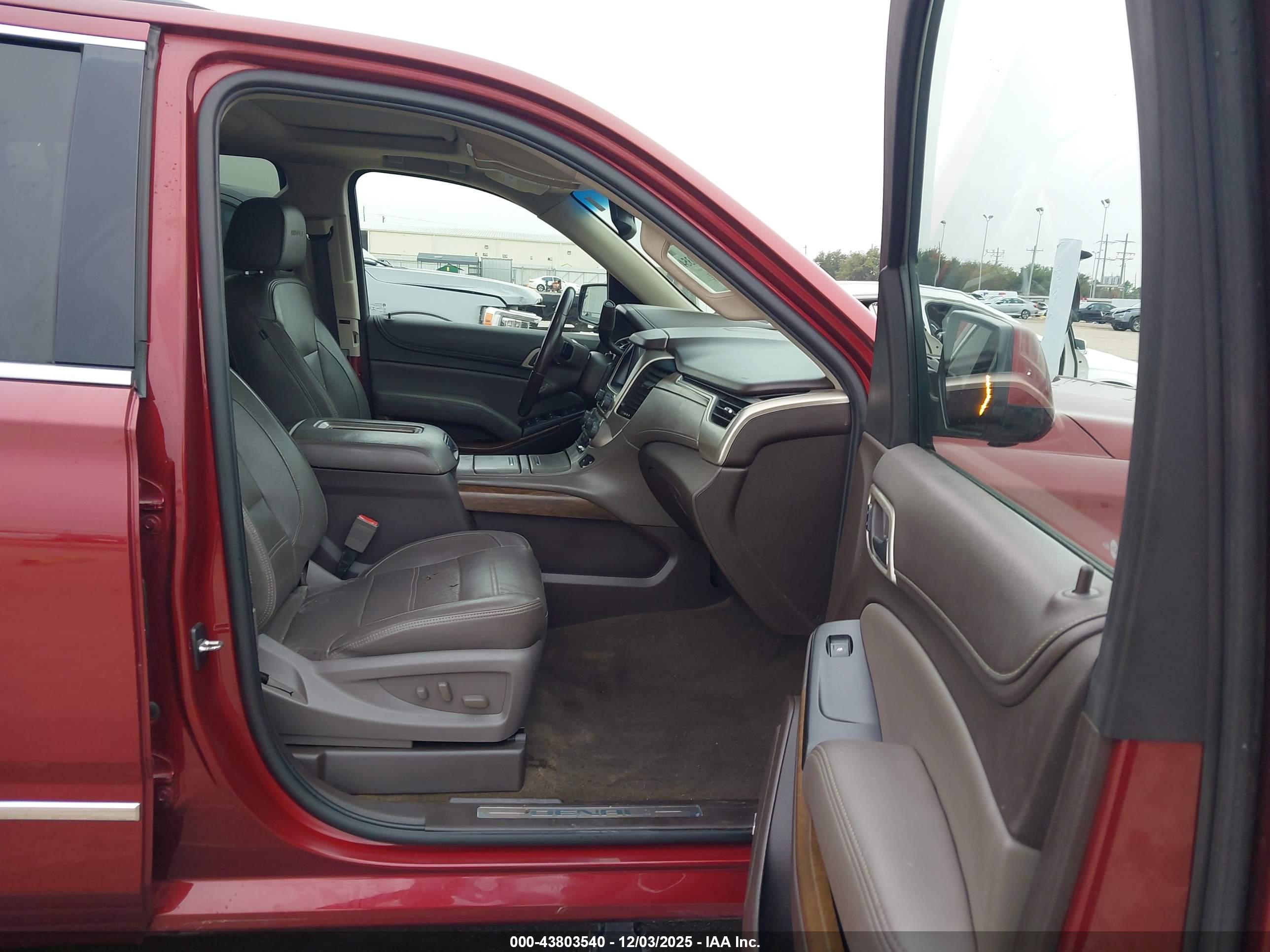 GMC YUKON image 5