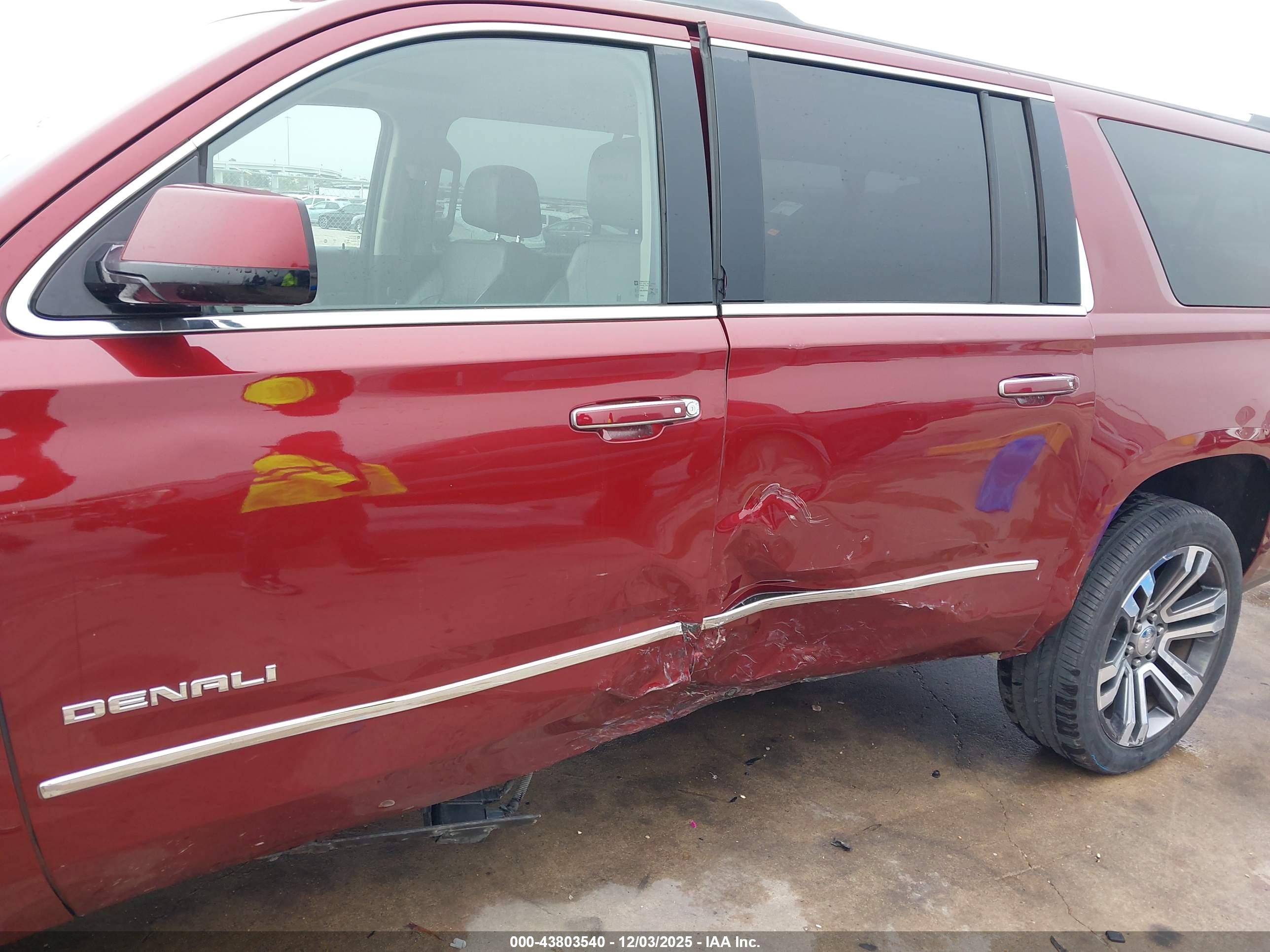 GMC YUKON image 6