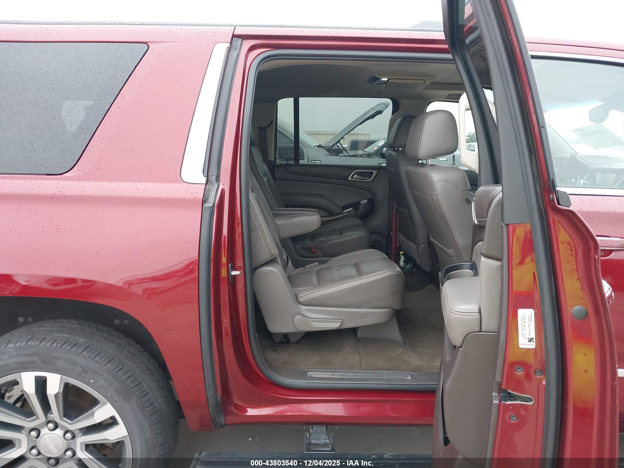 GMC YUKON image 8