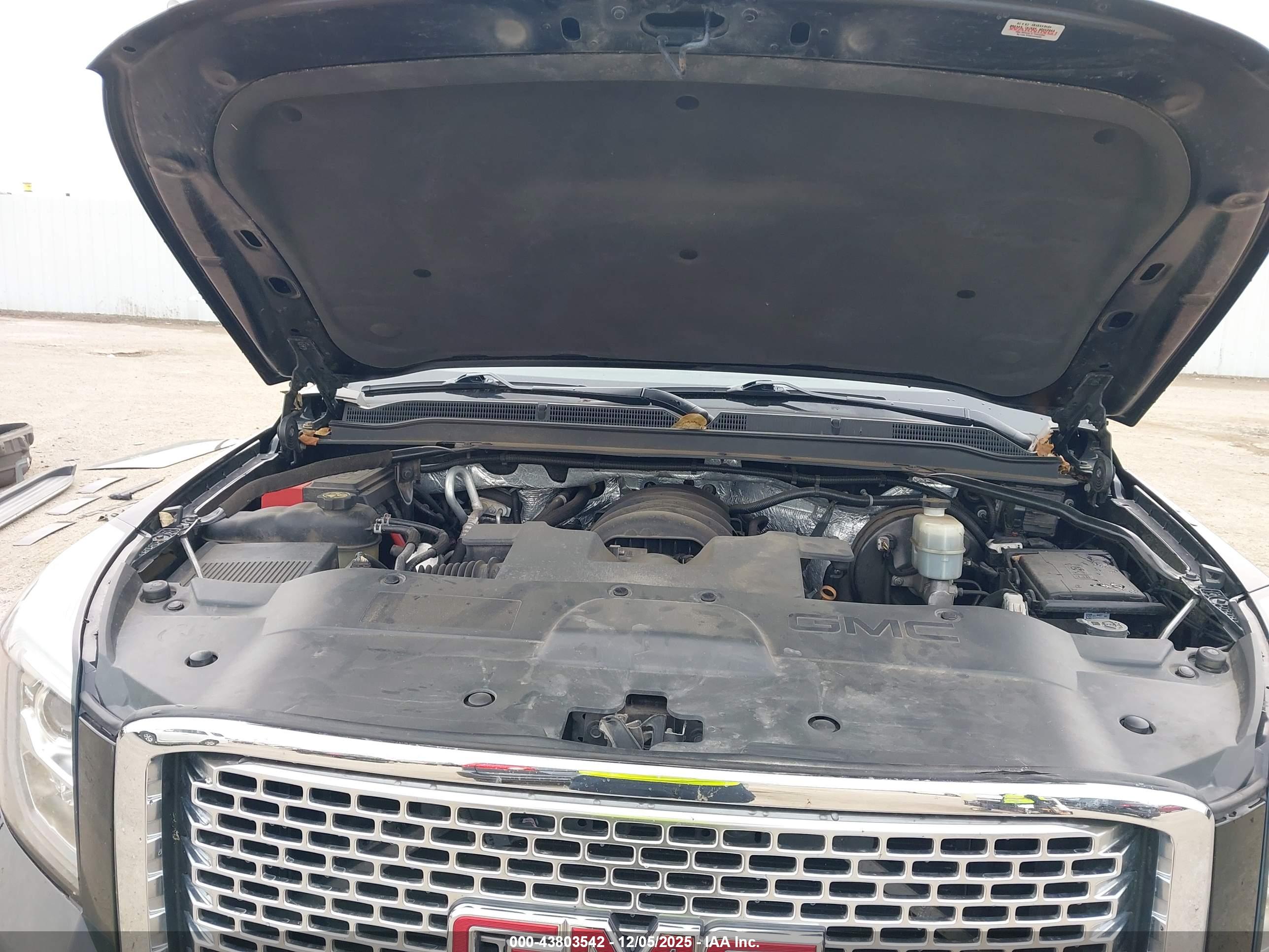 GMC YUKON image 10