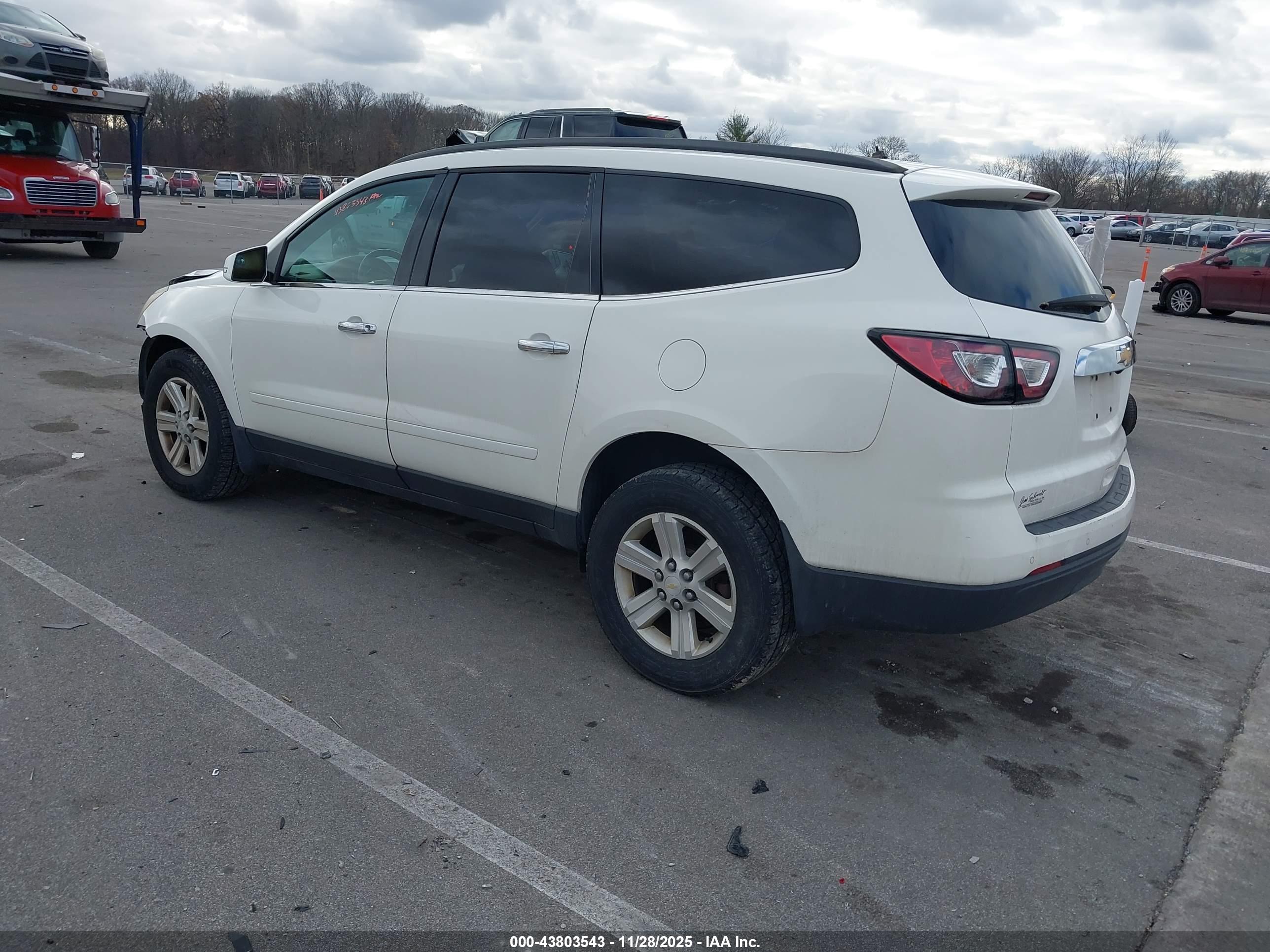 CHEVROLET TRAVERSE image 3
