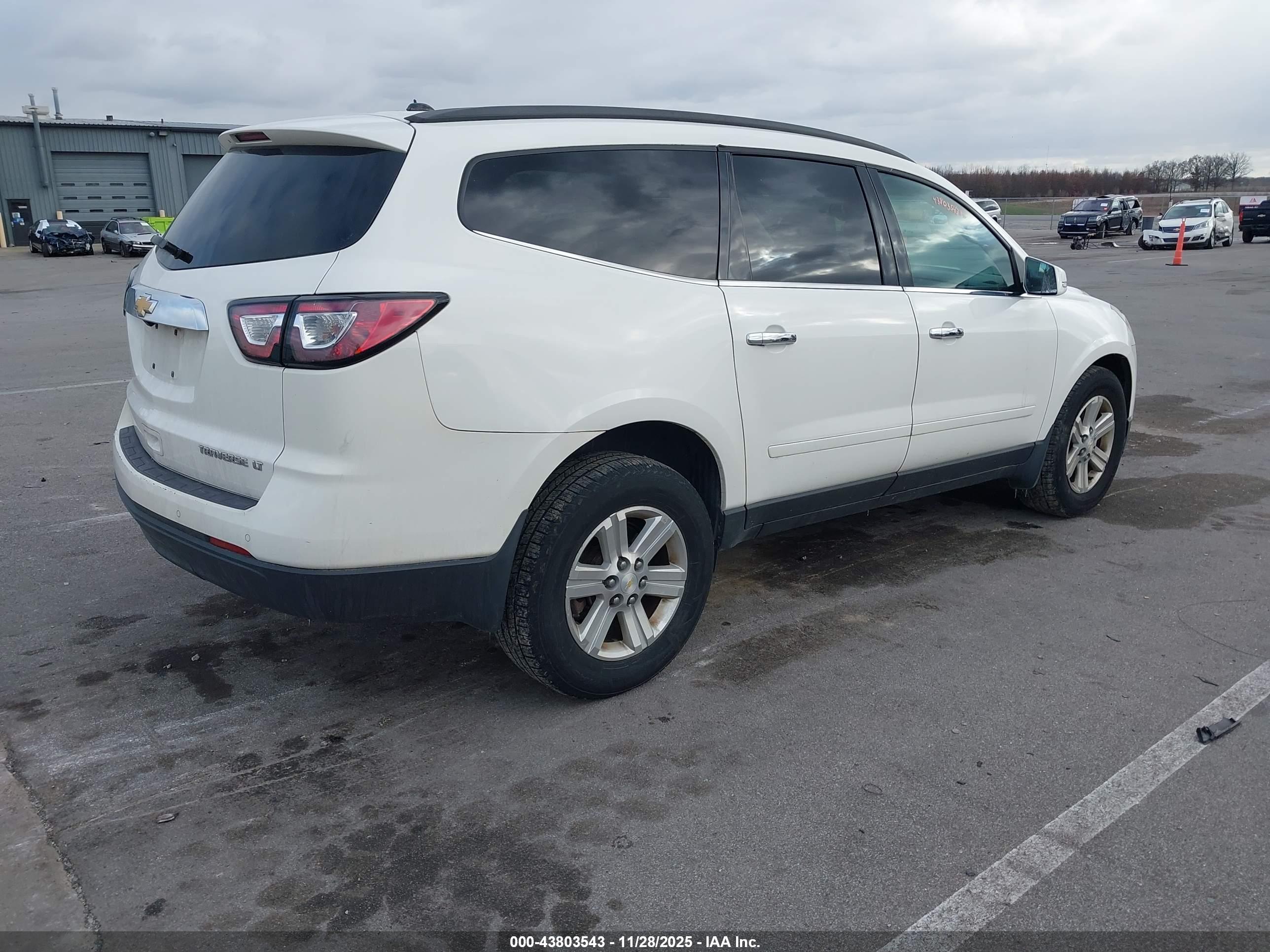 CHEVROLET TRAVERSE image 4