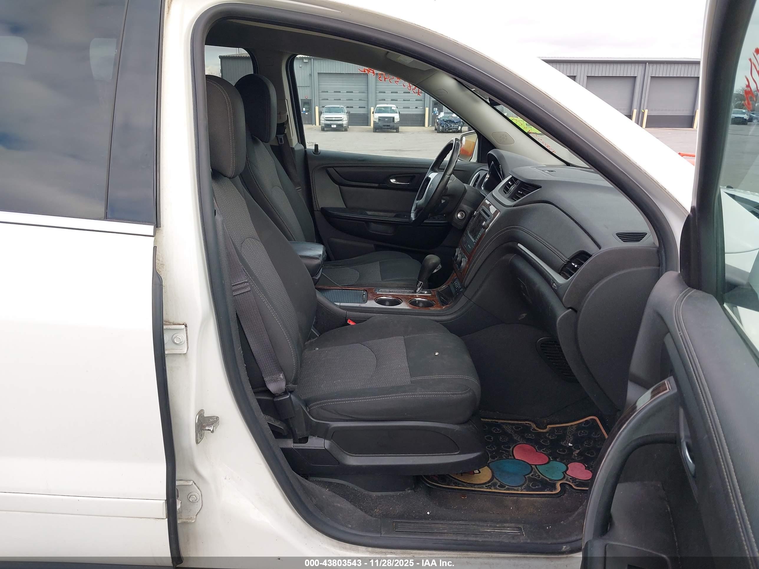 CHEVROLET TRAVERSE image 5