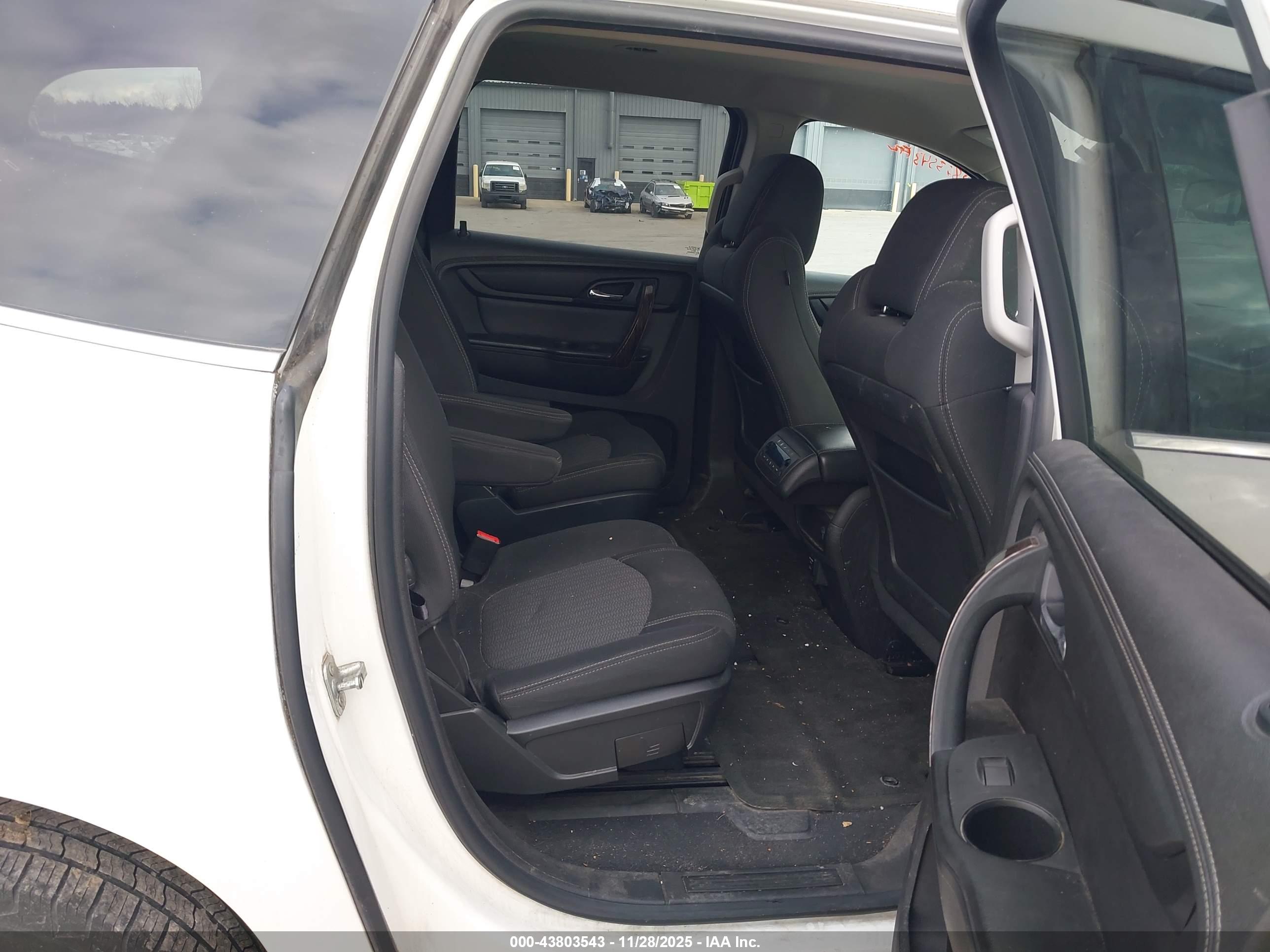 CHEVROLET TRAVERSE image 8