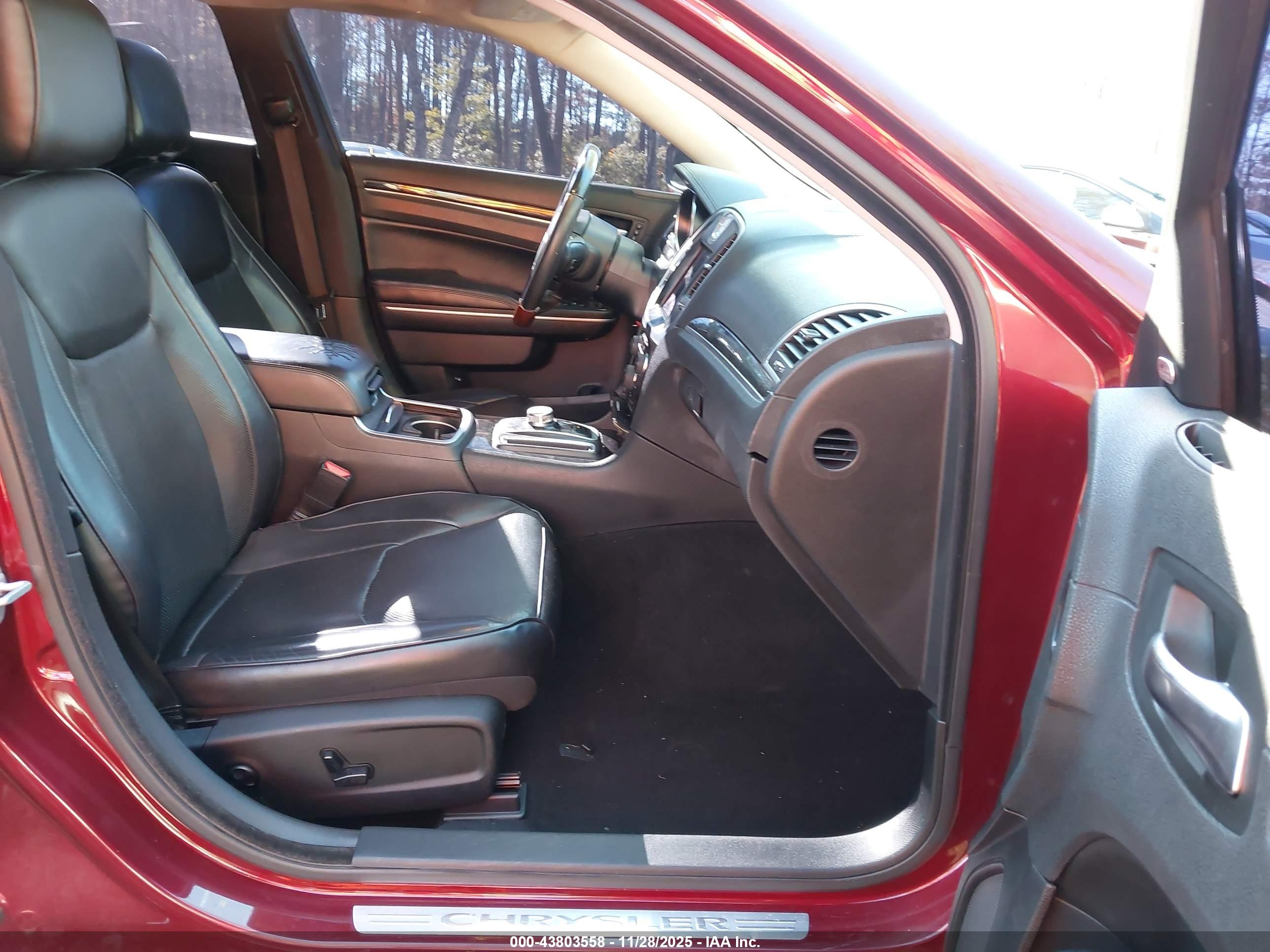 CHRYSLER 300 image 5