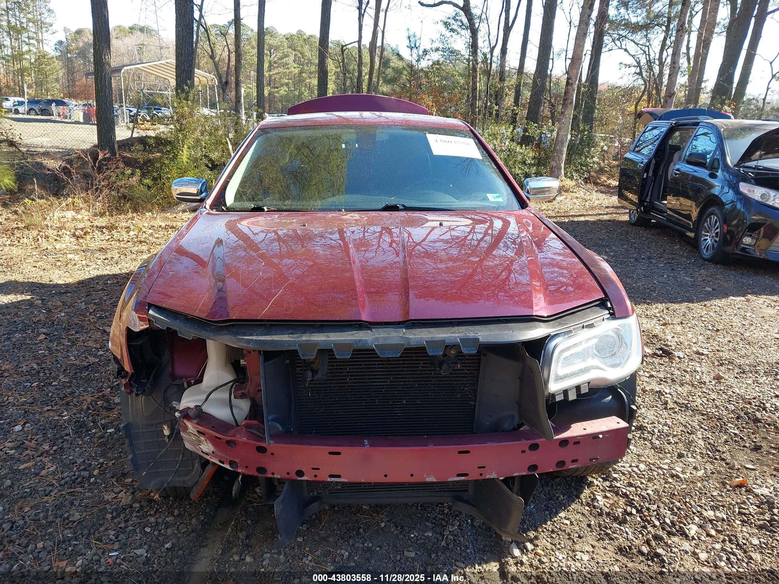 CHRYSLER 300 image 6