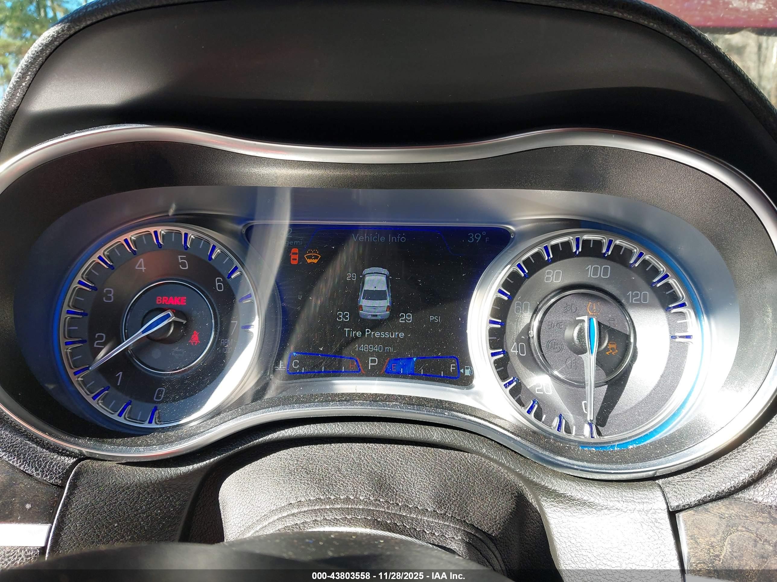 CHRYSLER 300 image 7