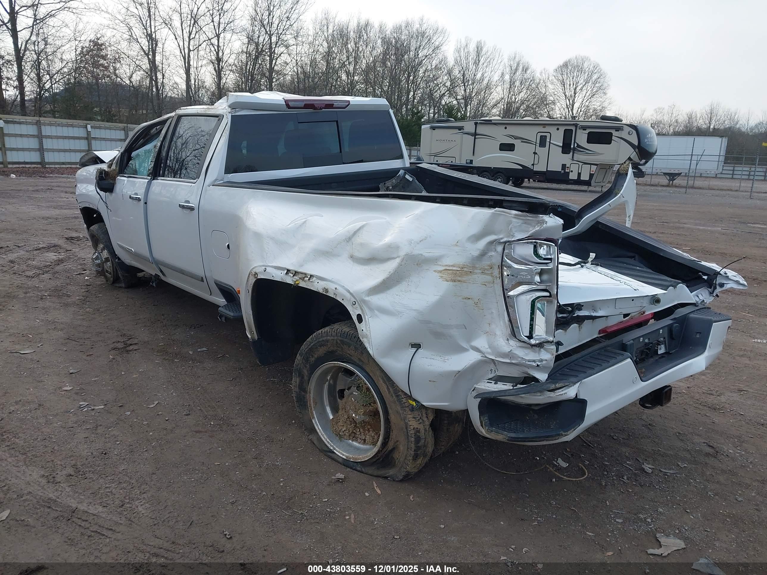 CHEVROLET SILVERADO image 3