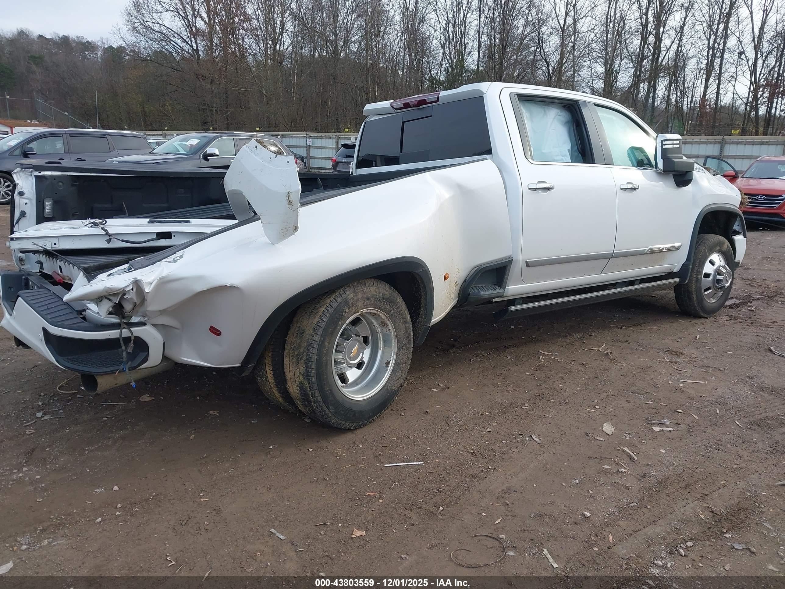 CHEVROLET SILVERADO image 4