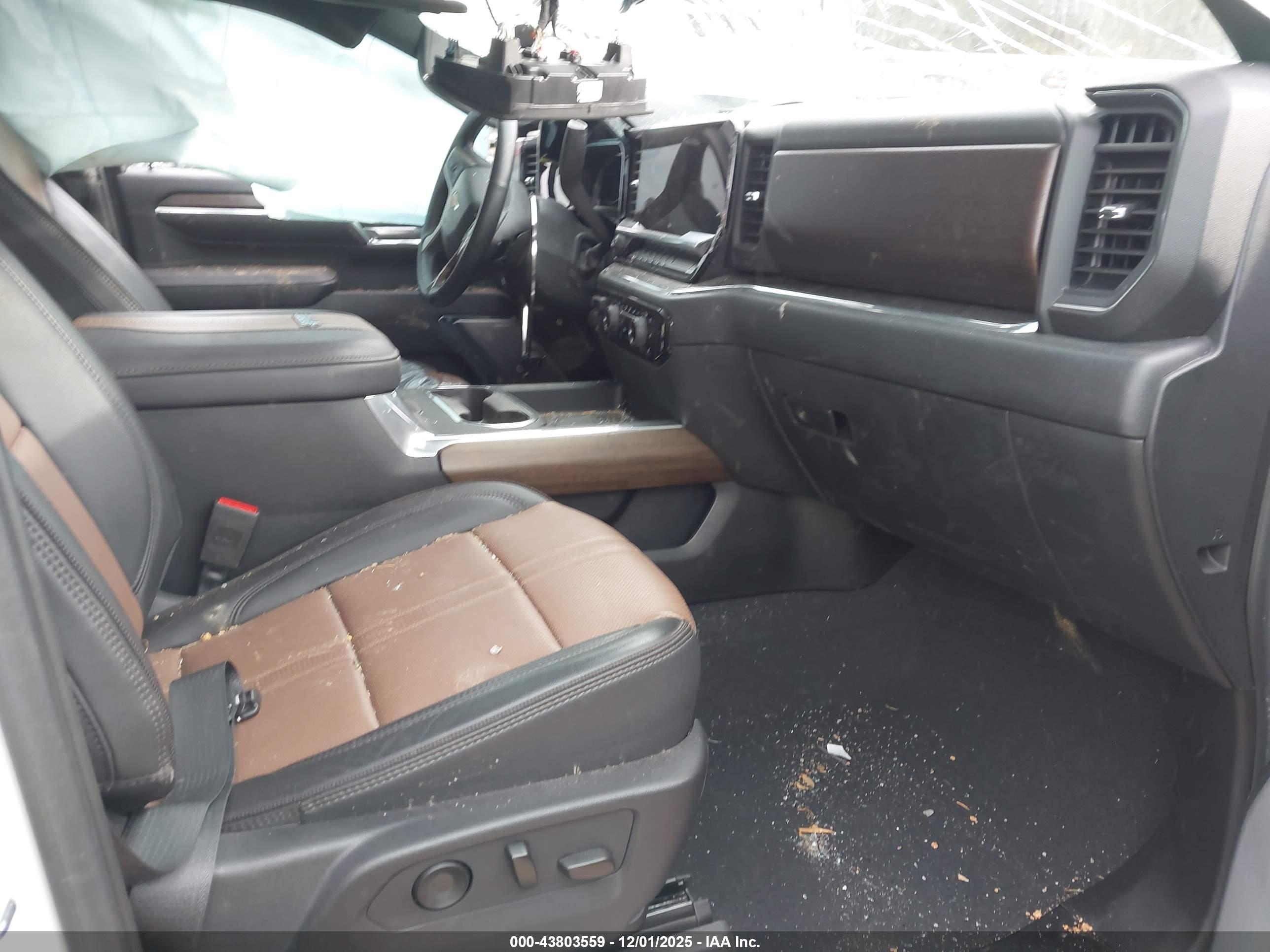 CHEVROLET SILVERADO image 5