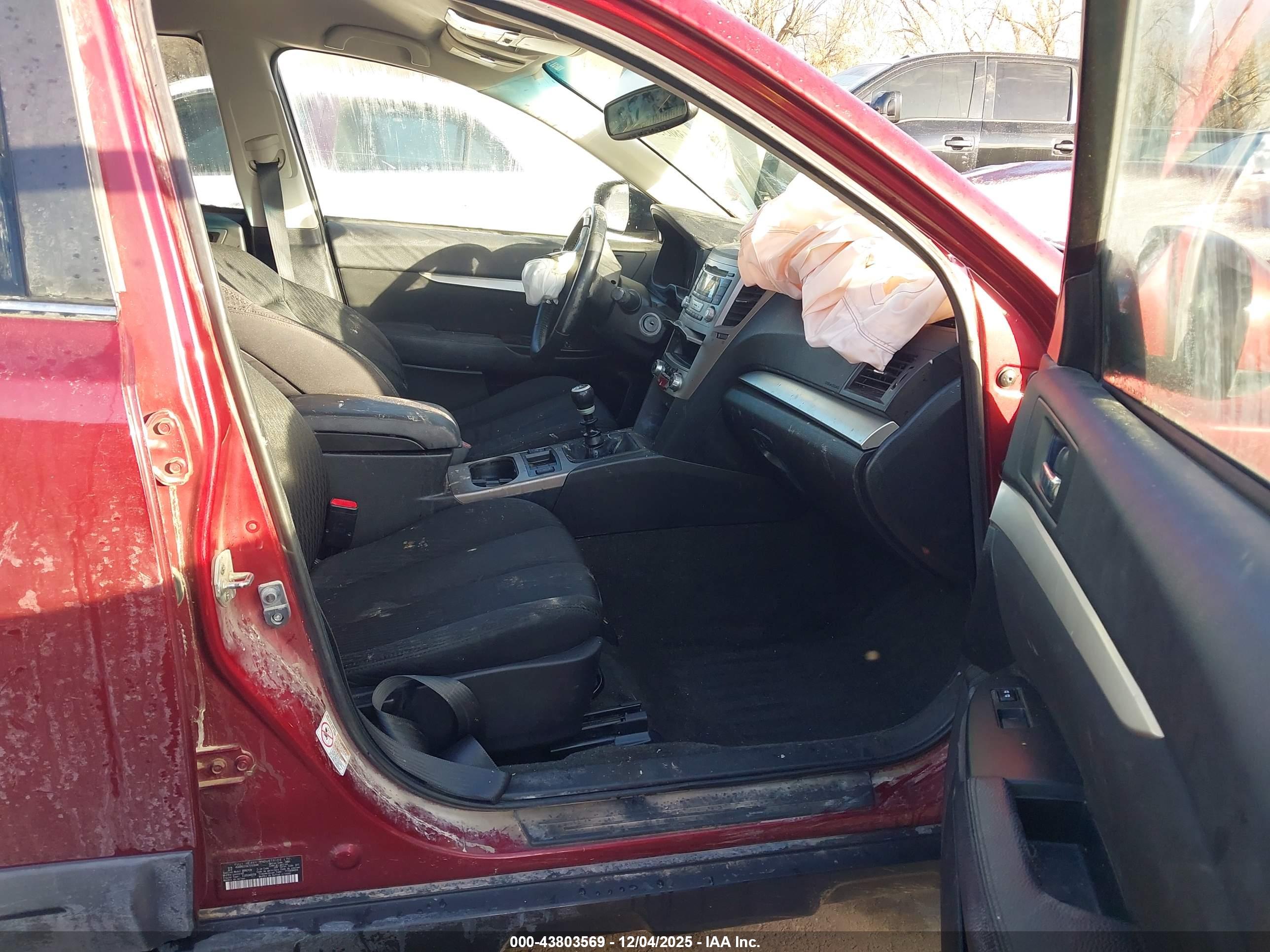 SUBARU OUTBACK image 5