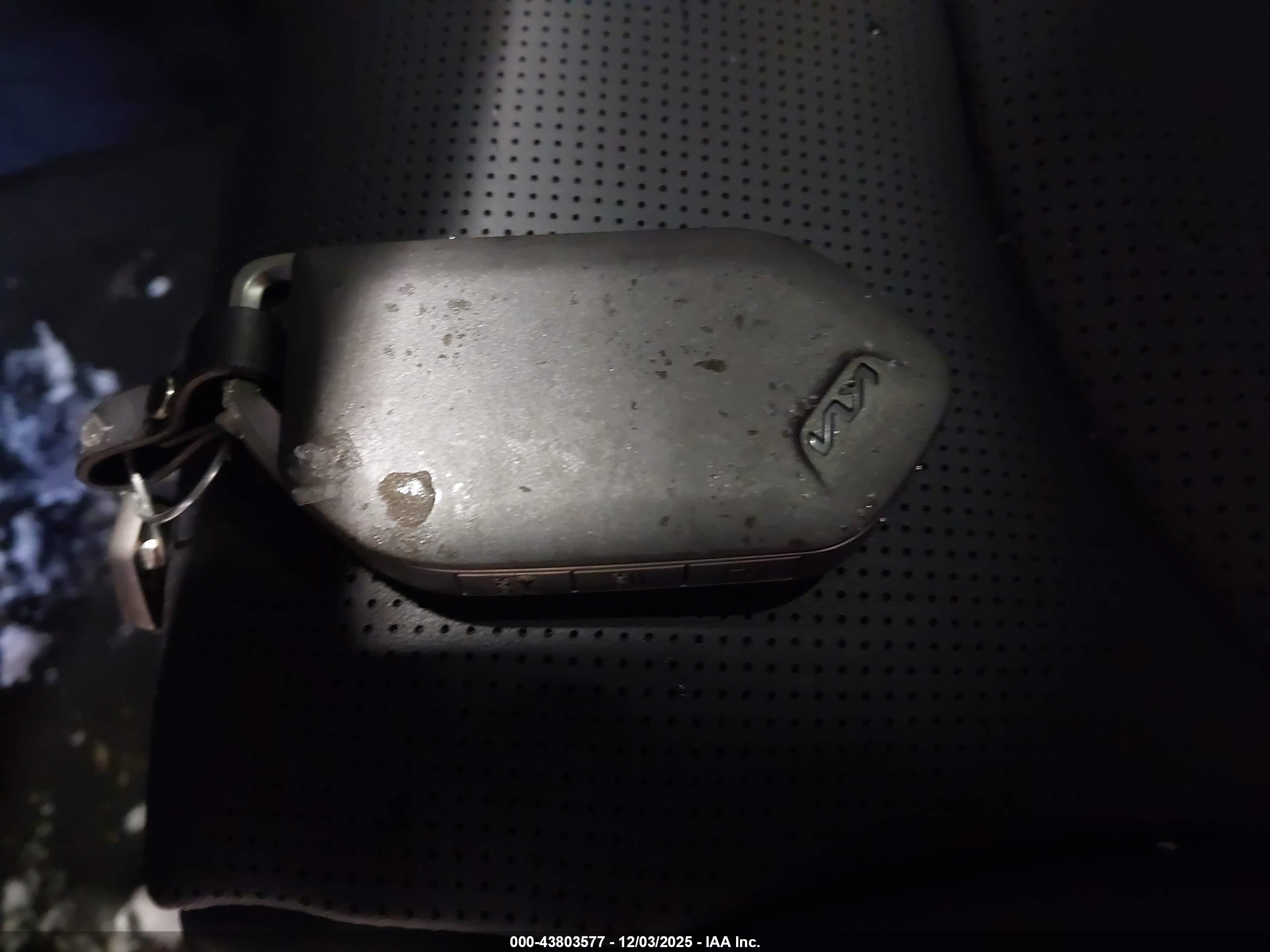 KIA K5 image 11