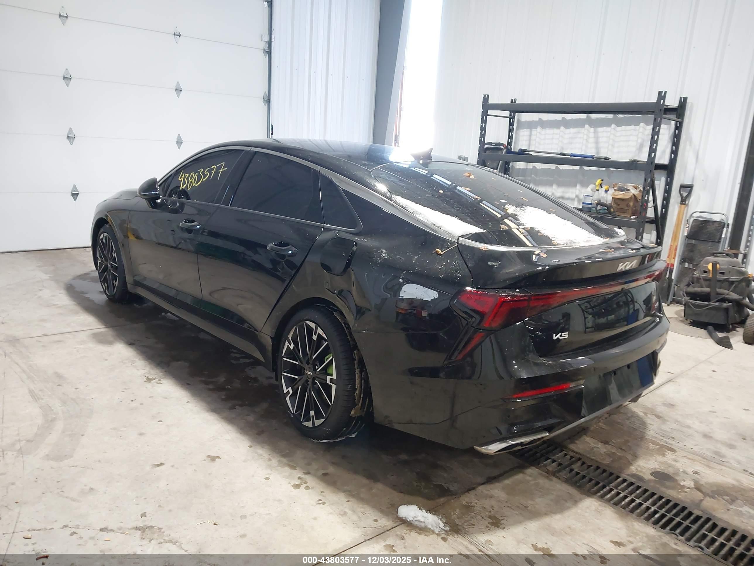 KIA K5 image 3