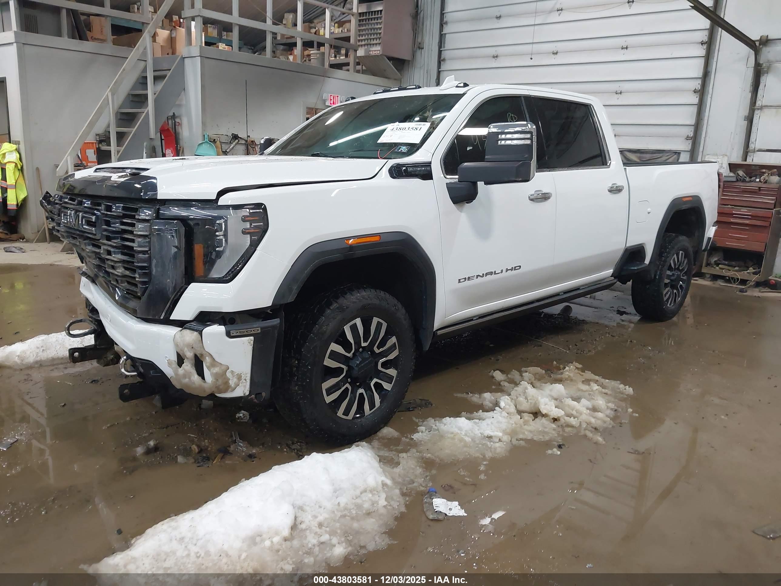 GMC SIERRA image 2