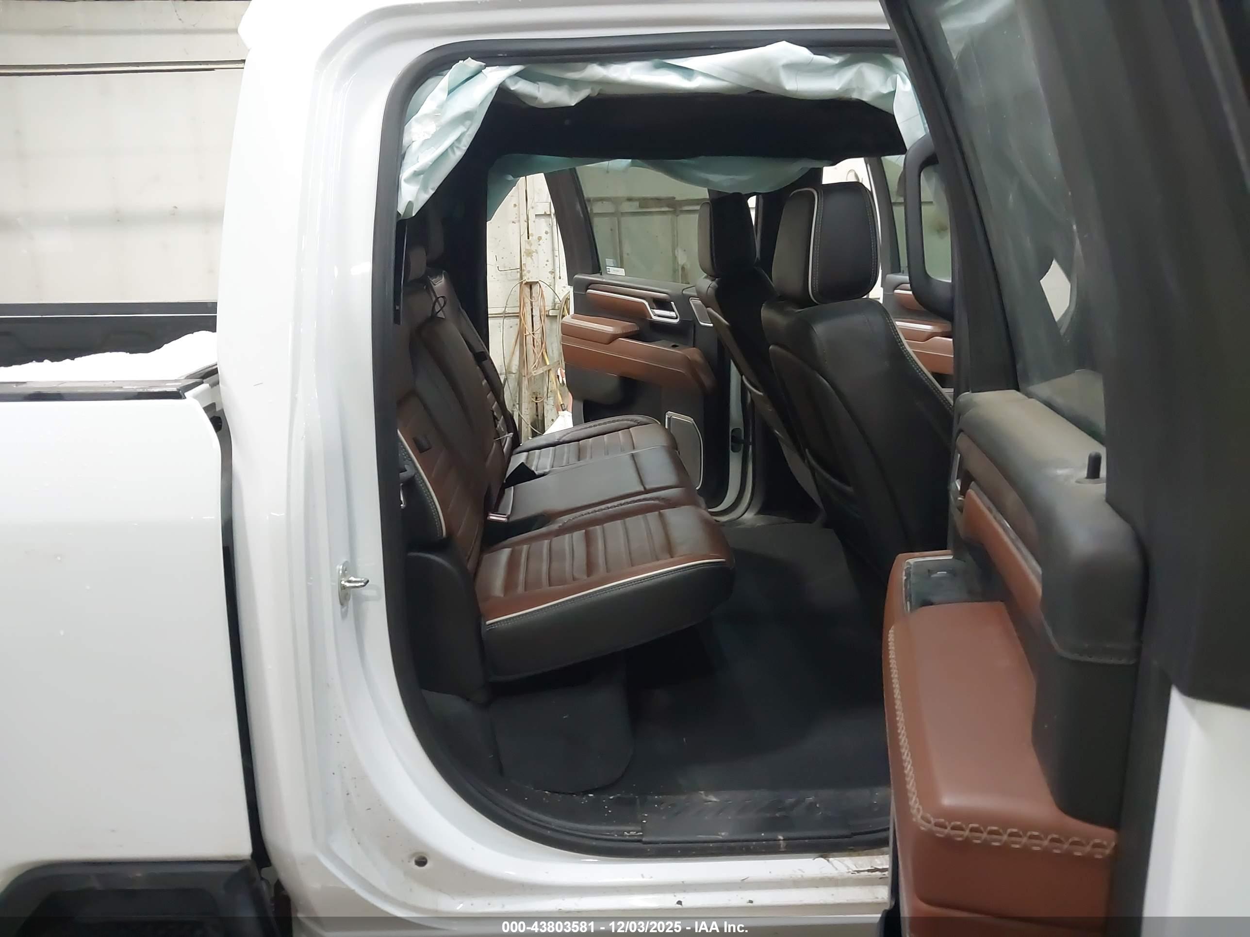GMC SIERRA image 8