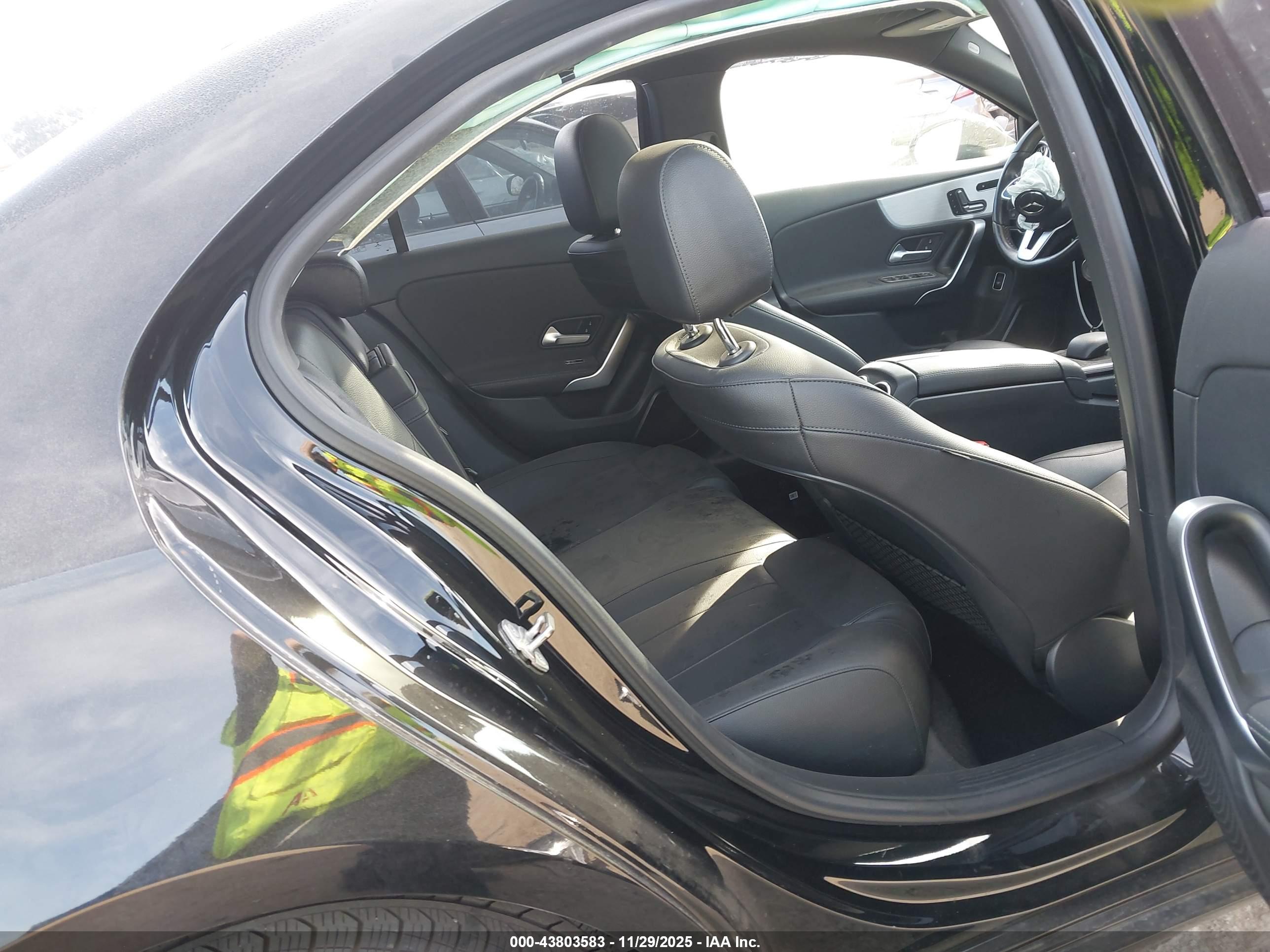 MERCEDES-BENZ A image 8