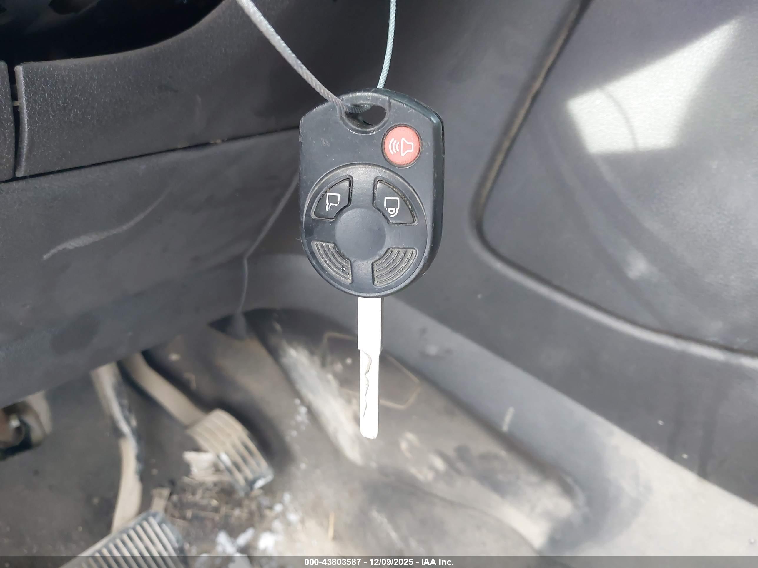 FORD ESCAPE image 11