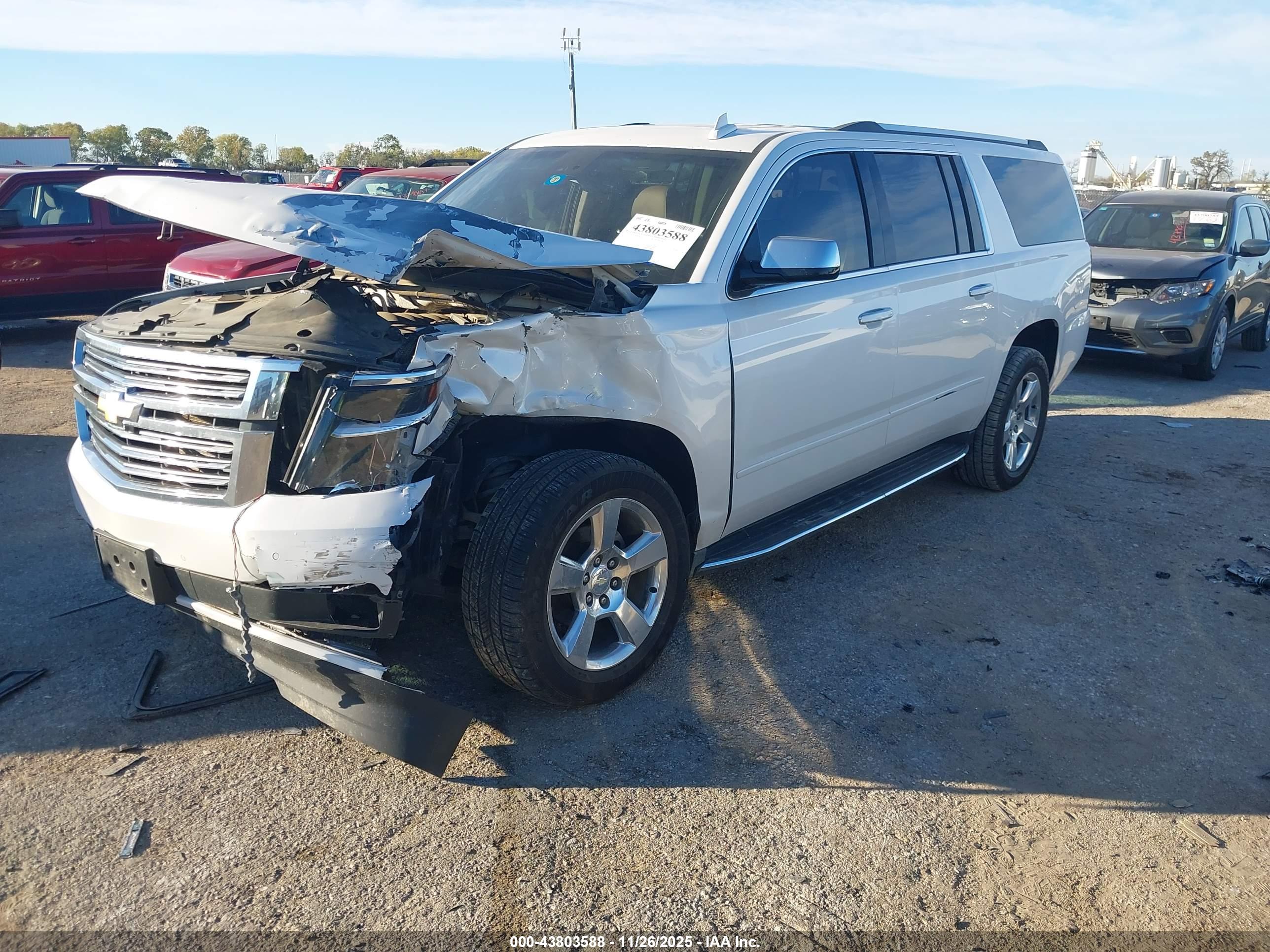 CHEVROLET SUBURBAN image 2