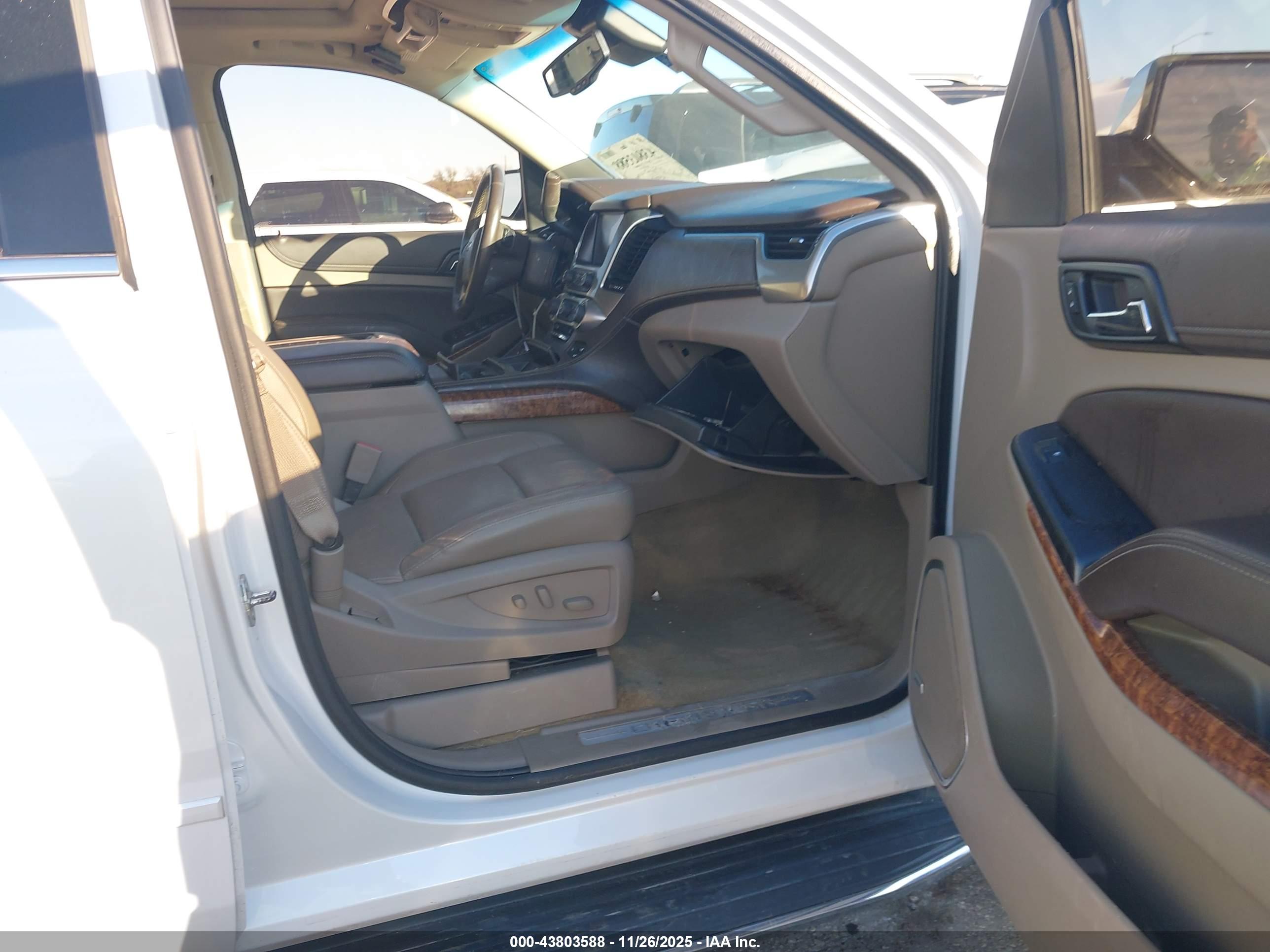 CHEVROLET SUBURBAN image 5