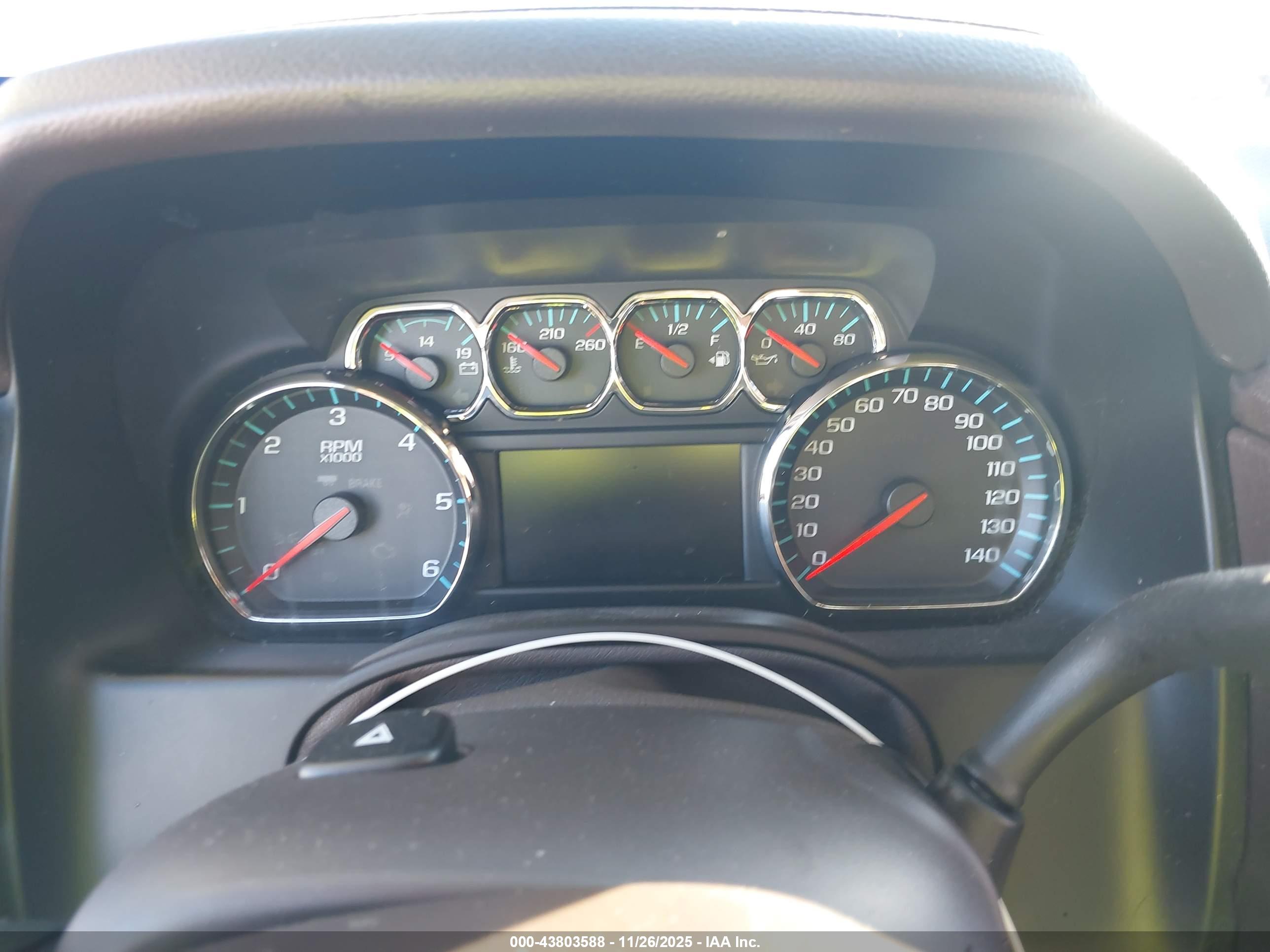 CHEVROLET SUBURBAN image 7