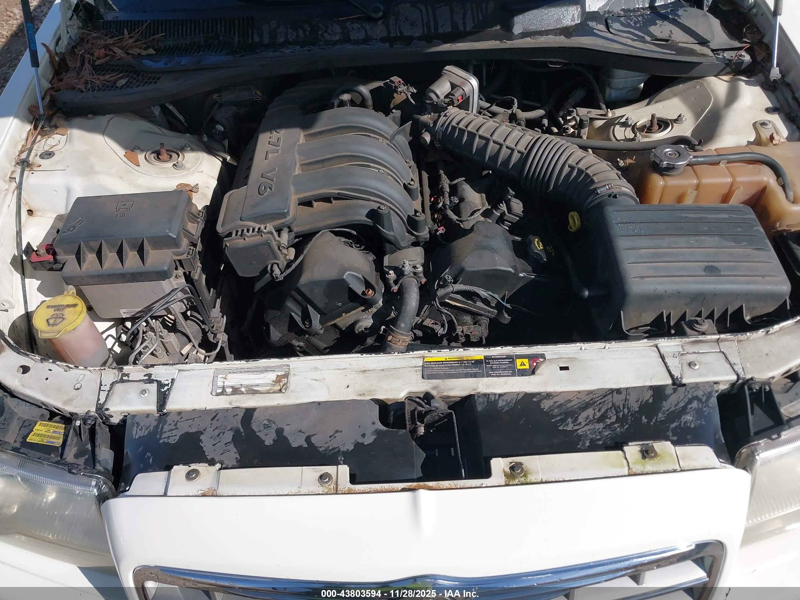 CHRYSLER 300 image 10