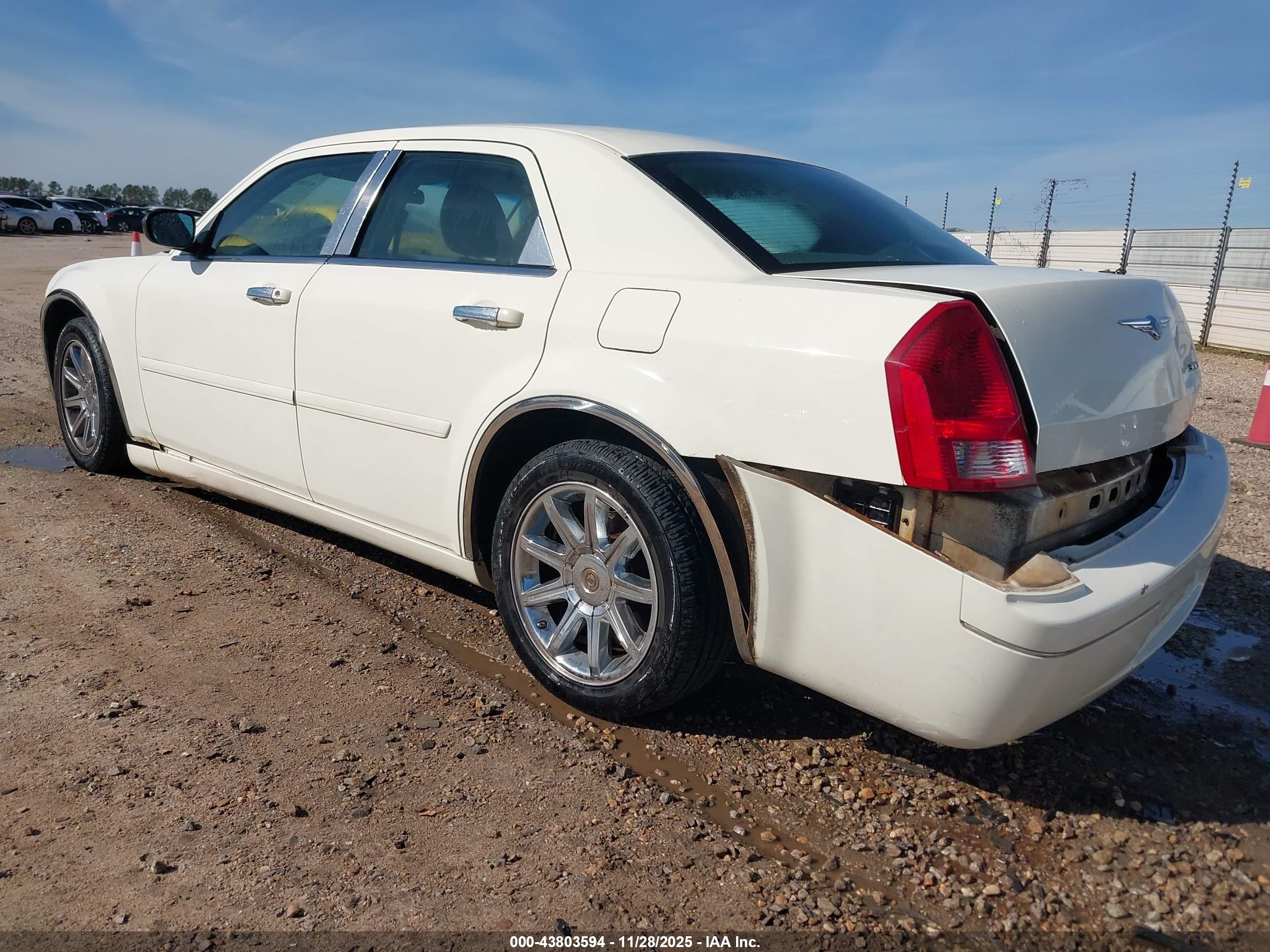 CHRYSLER 300 image 3